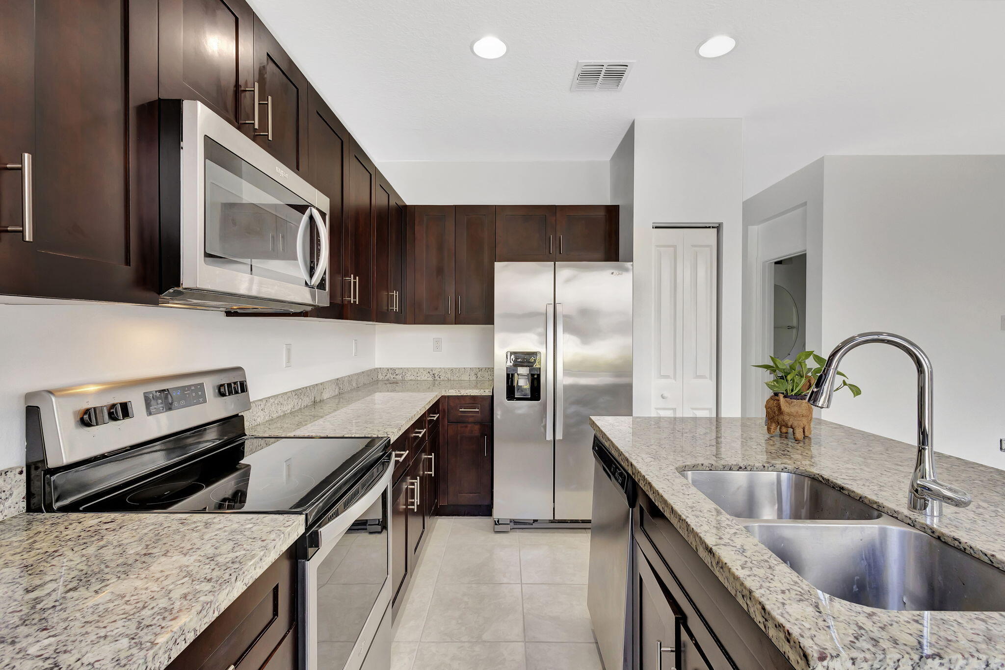 6028 Pine Tree Way Palm Beach Gardens, FL 33410 - Photo 6 of 36 13-web-or-mls-Pine_61