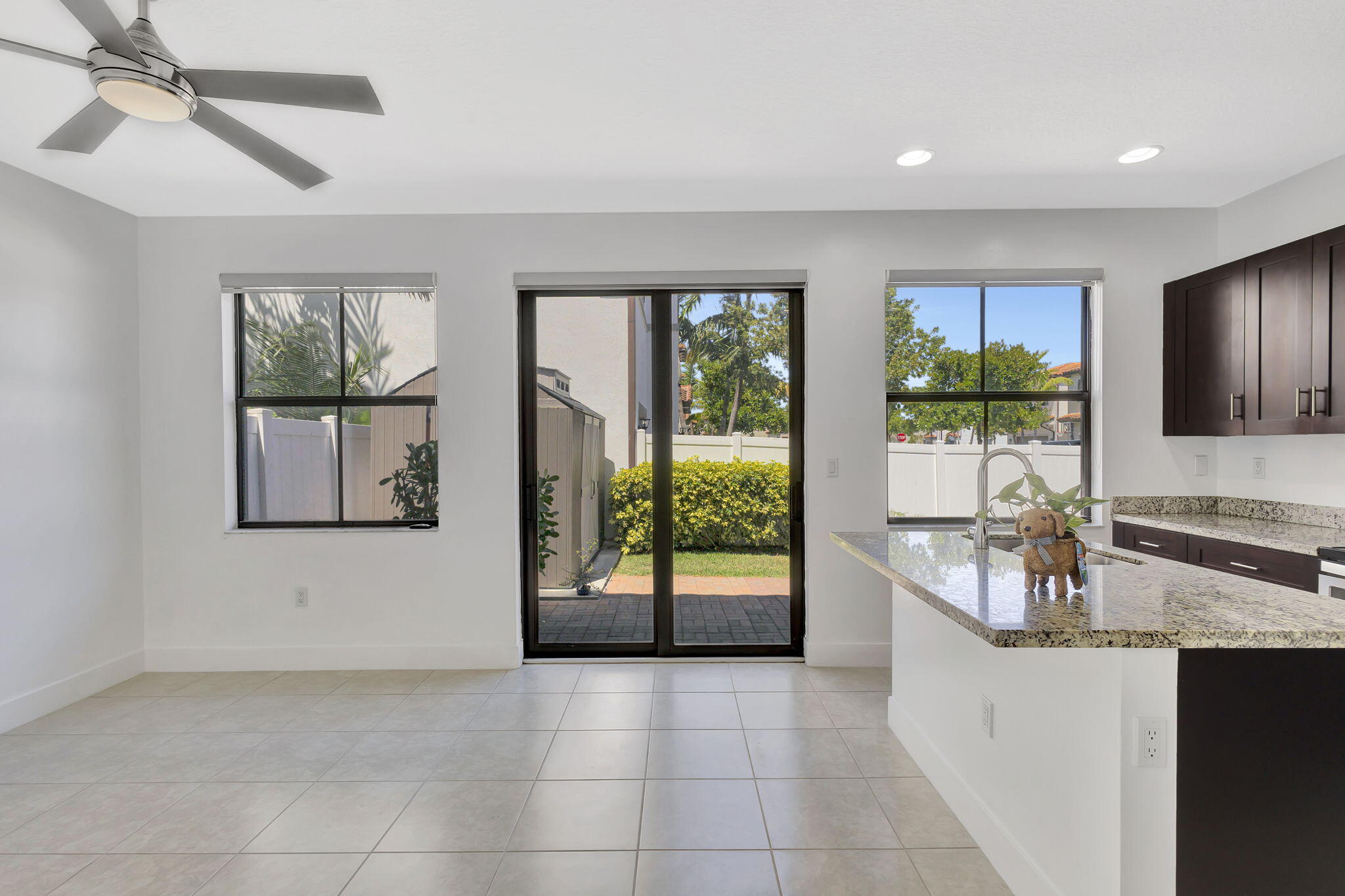 6028 Pine Tree Way Palm Beach Gardens, FL 33410 - Photo 7 of 36 7-web-or-mls-Pine_31