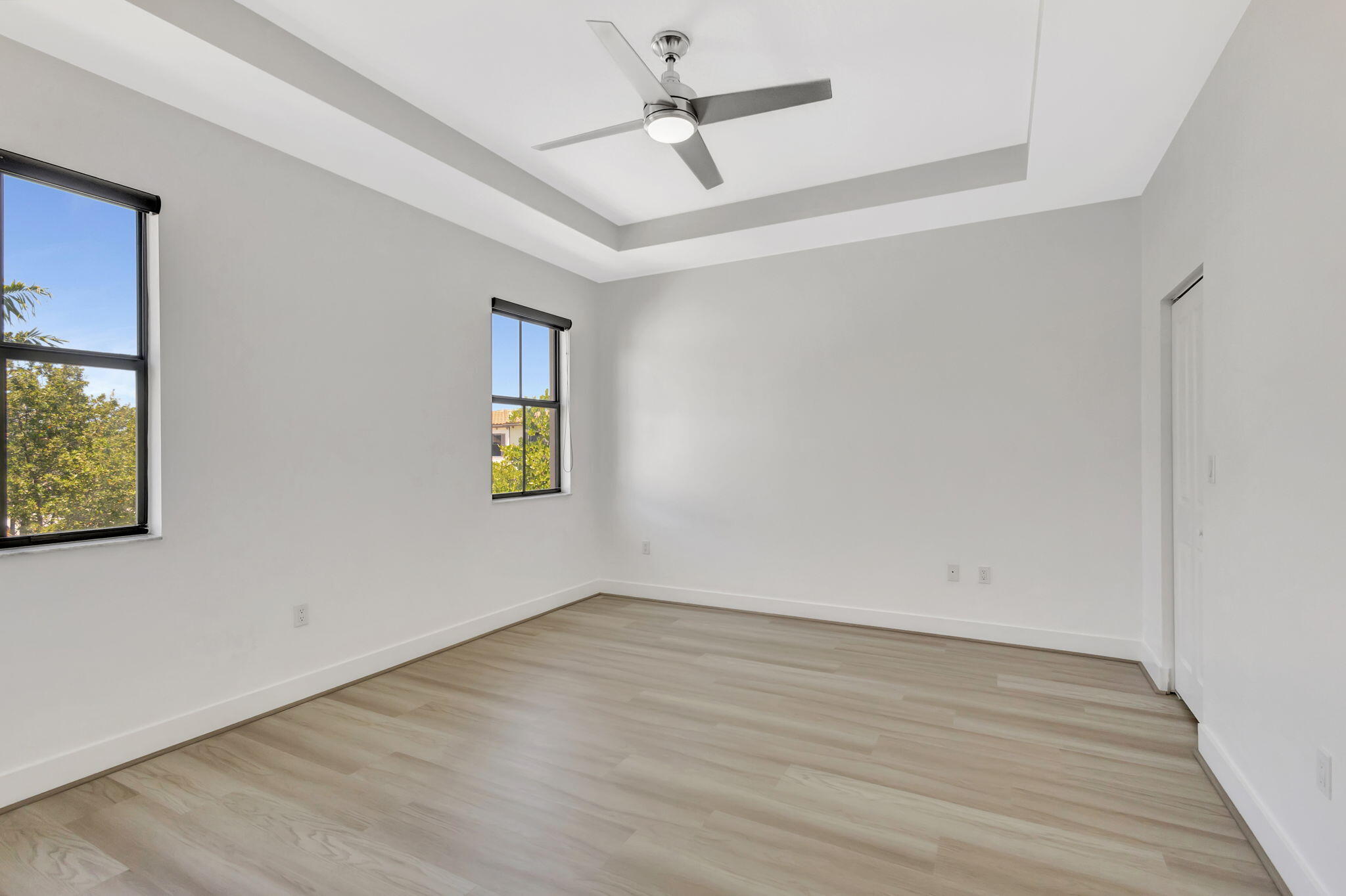 6028 Pine Tree Way Palm Beach Gardens, FL 33410 - Photo 10 of 36 31-web-or-mls-Pine_151