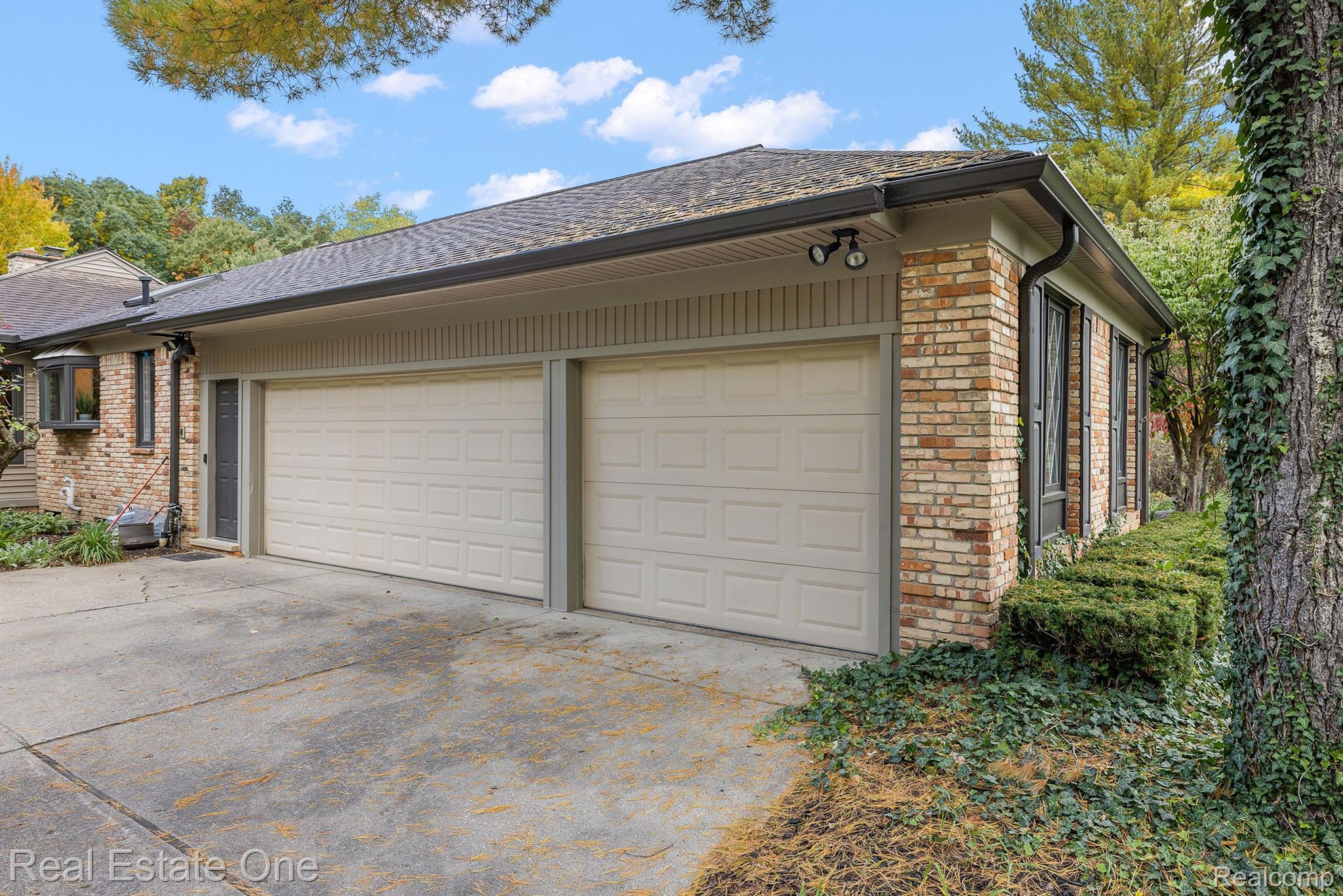 3700 Collins Road Oakland, MI 48363 - Photo 7 of 44 Gallery Image 7