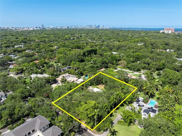 a view of a tennis court