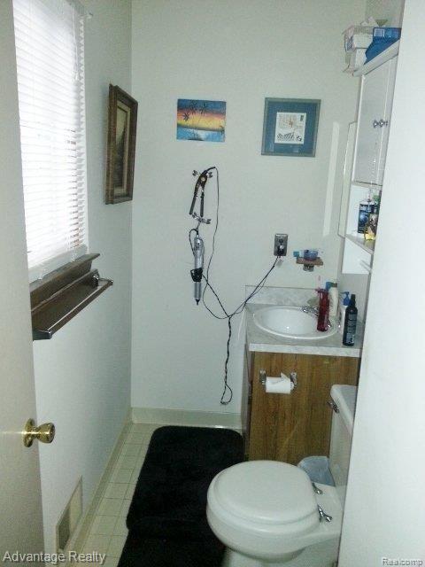 4566 County Line Road New Haven, MI 48048 - Photo 10 of 16 20130411_112318.jpg