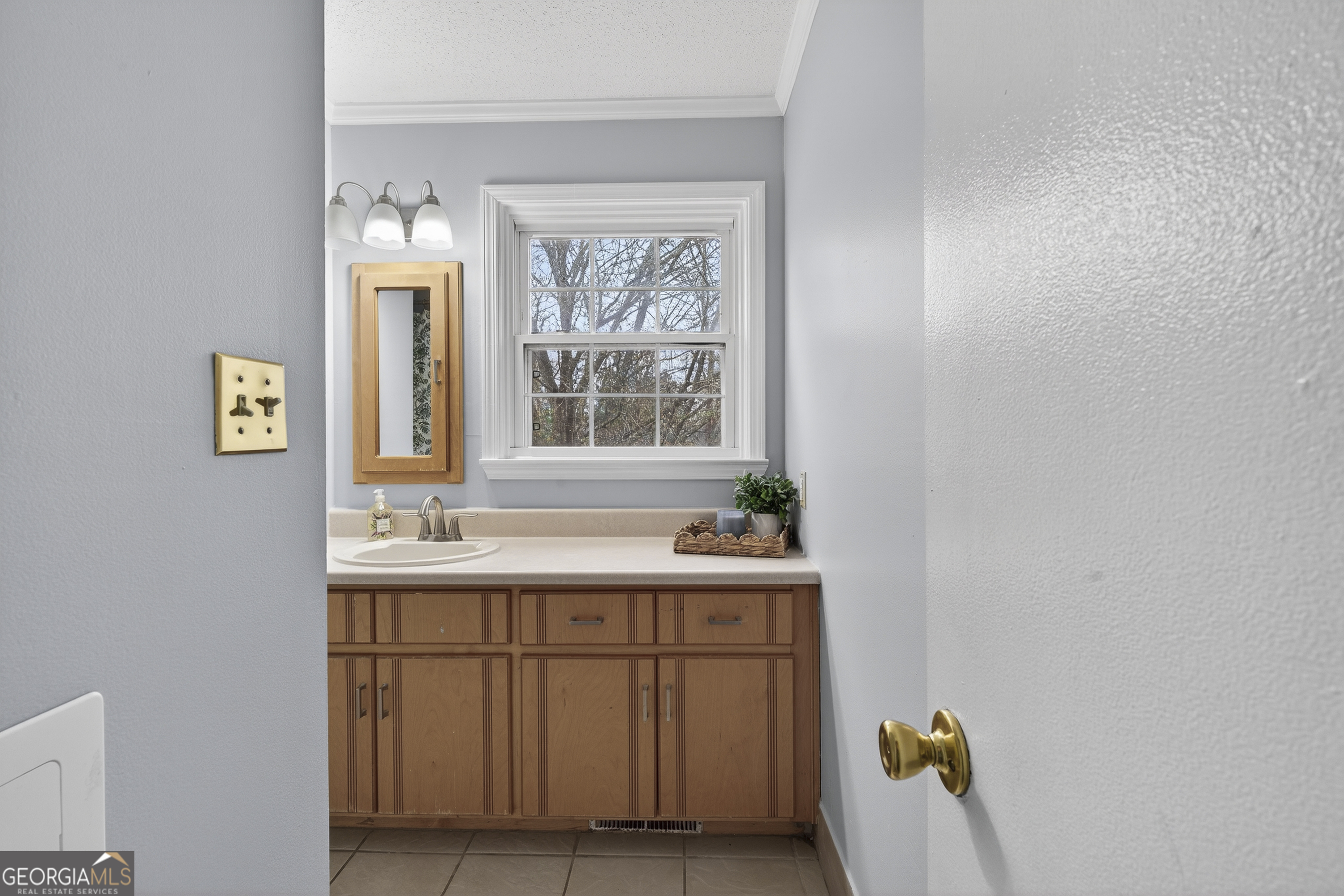 149 Forest Hill Road Southwest Milledgeville, GA 31061 - Photo 10 of 29 a bathroom with a sink and a bathtub