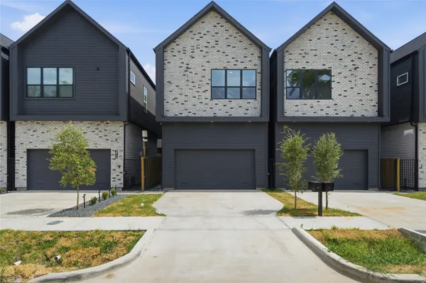 $585,500 | 308 East 35th Street, Houston, TX 77018