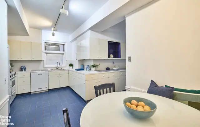 $3,250,000 | 151 East 79th Street, Unit 2A | Upper East Side