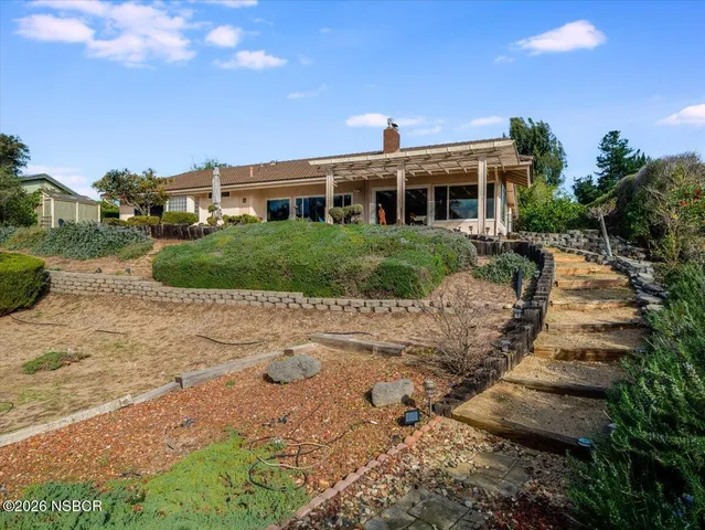 $985,000 | 372 Oak Hill Drive, Lompoc, CA 93436