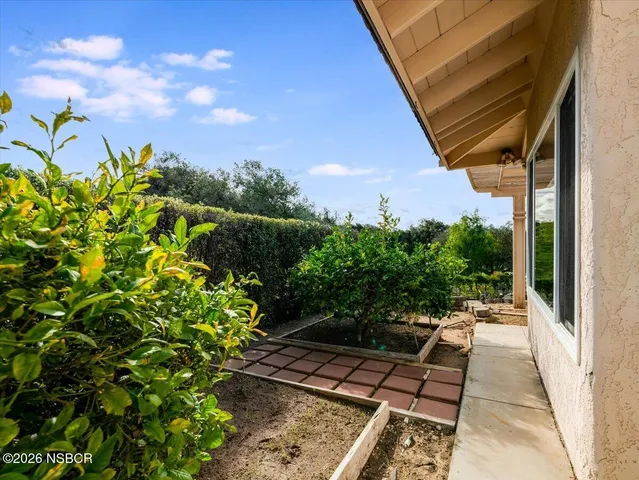 $985,000 | 372 Oak Hill Drive, Lompoc, CA 93436