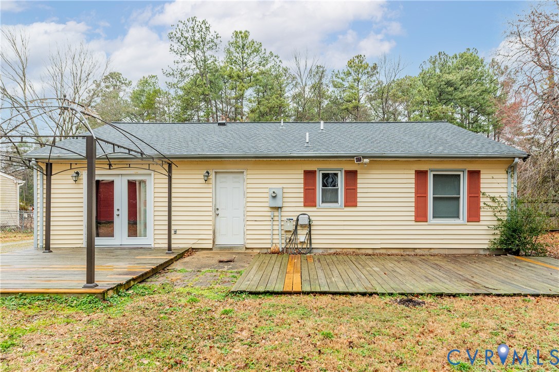 5724 Linda Road Sandston, VA 23150 - Photo 33 of 35 a view of a house with a swimming pool and sitting area
