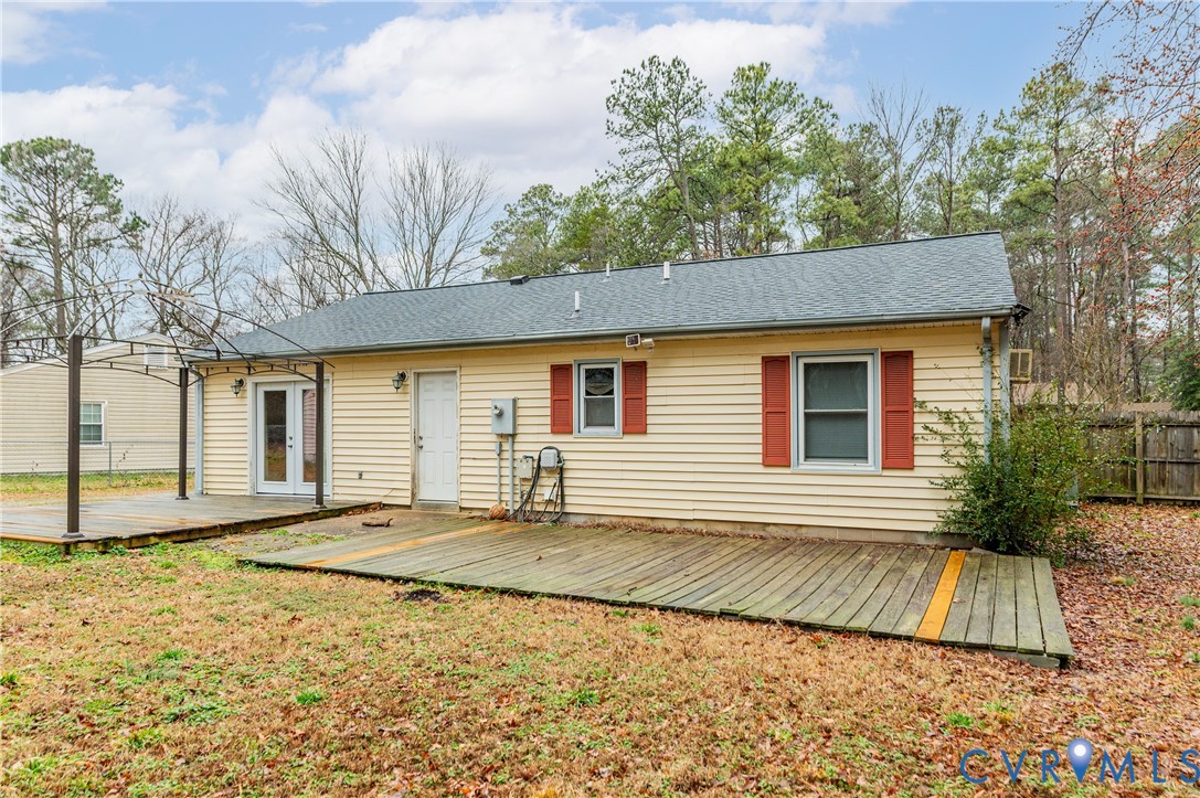 5724 Linda Road Sandston, VA 23150 - Photo 34 of 35 a front view of a house with a yard