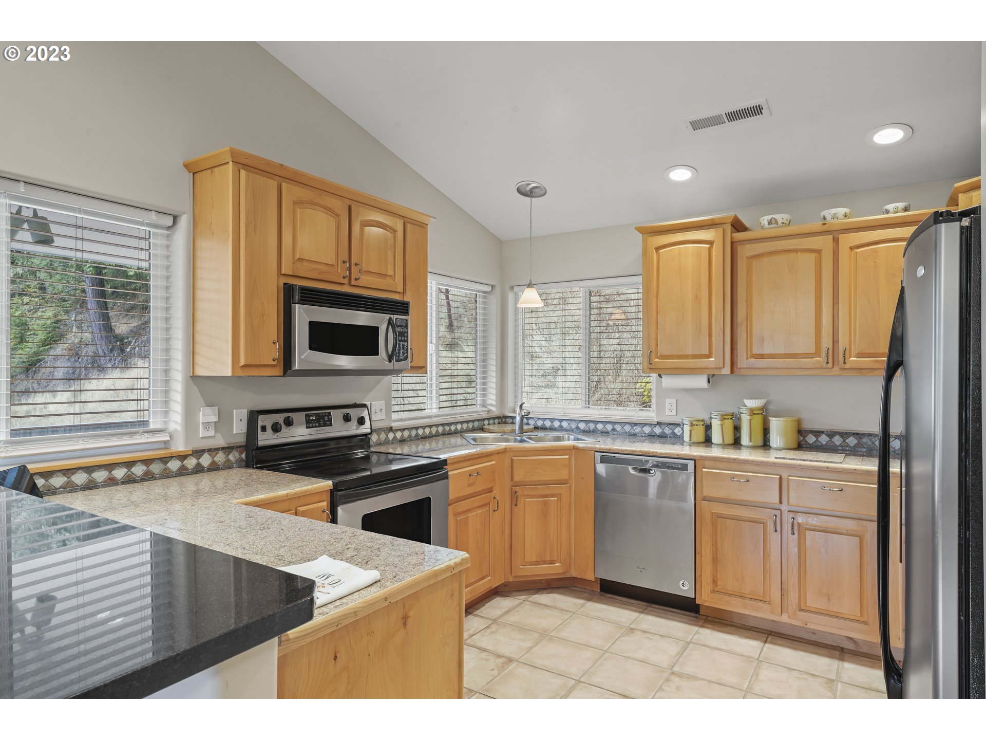 18057 Tyee Road Umpqua, OR 97486 - Photo 11 of 44 Kitchen