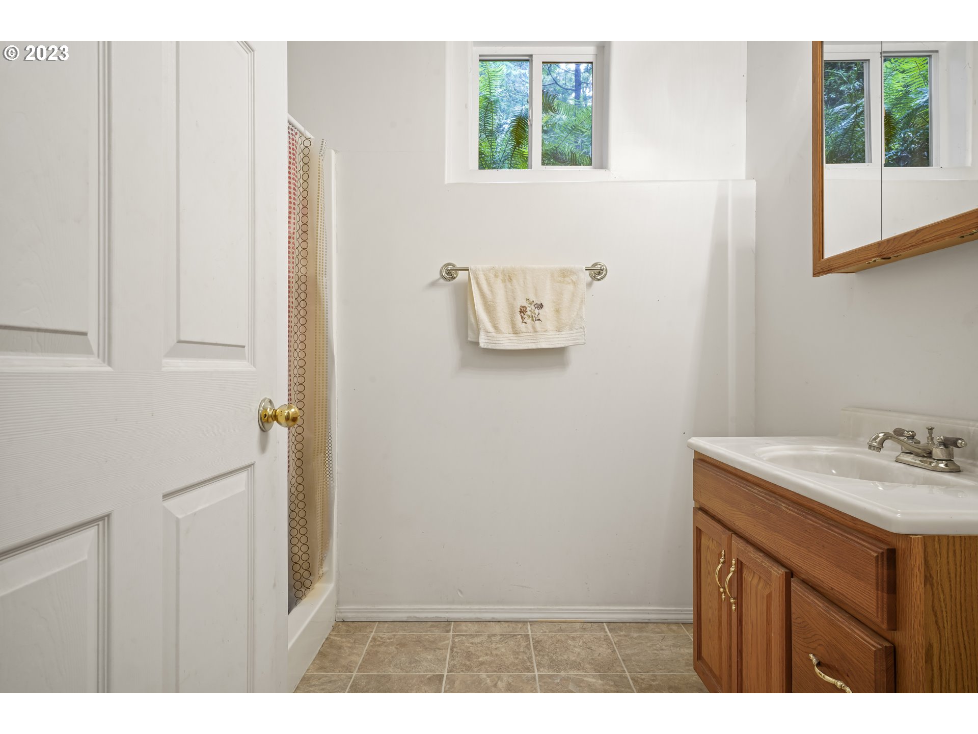 18057 Tyee Road Umpqua, OR 97486 - Photo 16 of 44 Bathroom