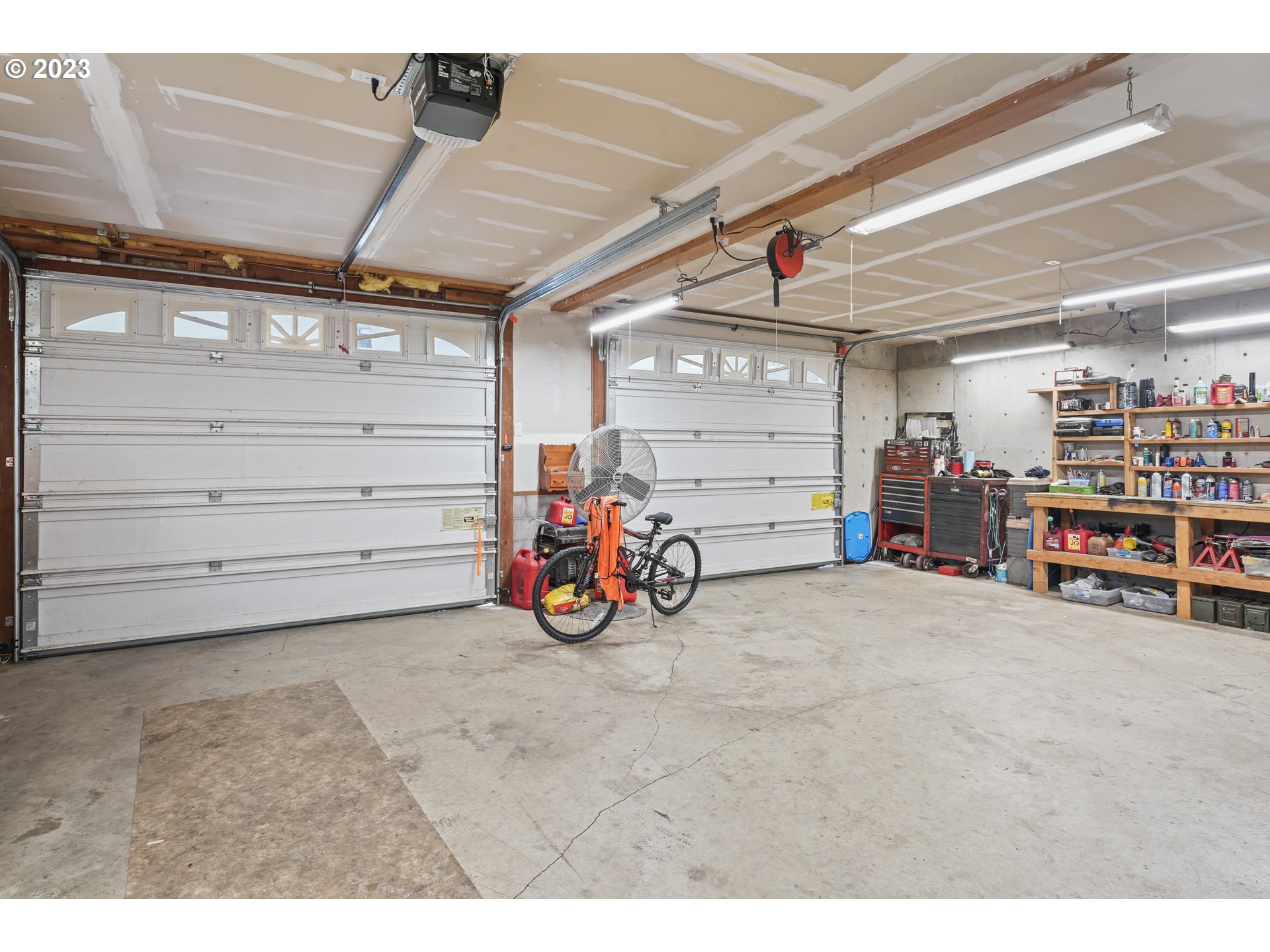18057 Tyee Road Umpqua, OR 97486 - Photo 36 of 44 Garage