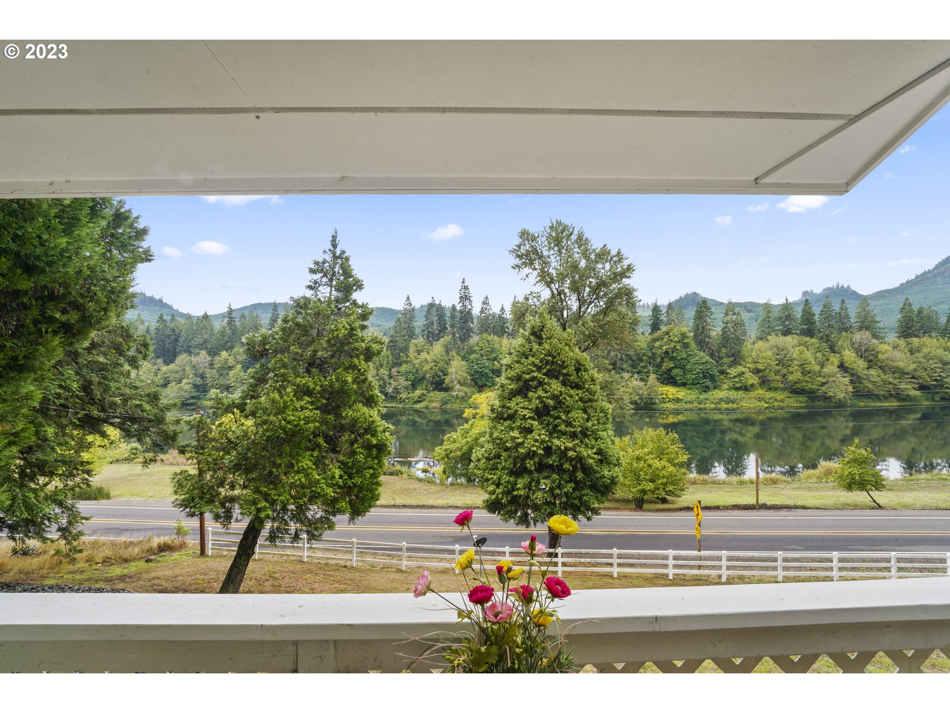 18057 Tyee Road Umpqua, OR 97486 - Photo 9 of 44 Balcony