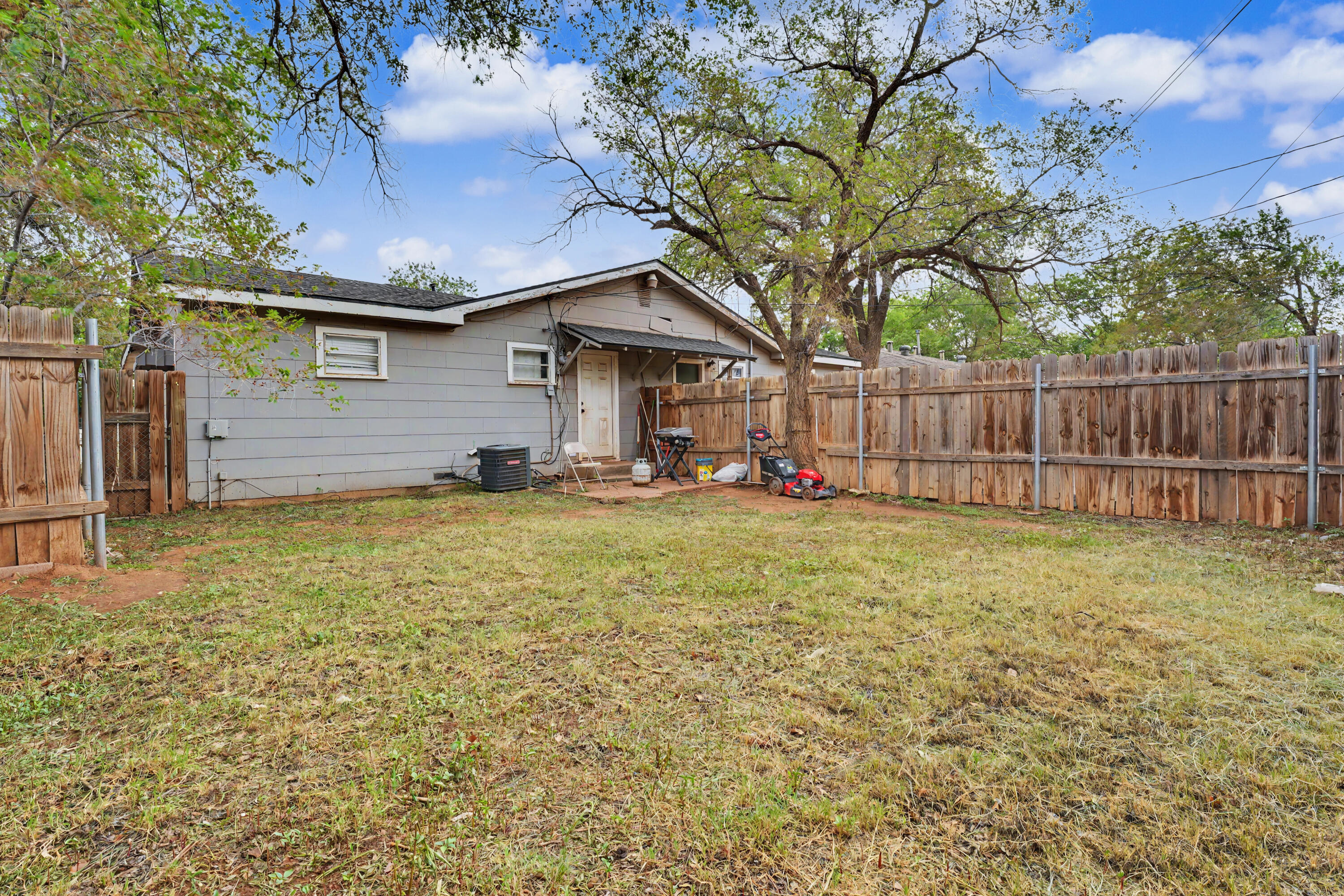 2117 35th Street Lubbock, TX 79412 - Photo 14 of 14 DSC02048
