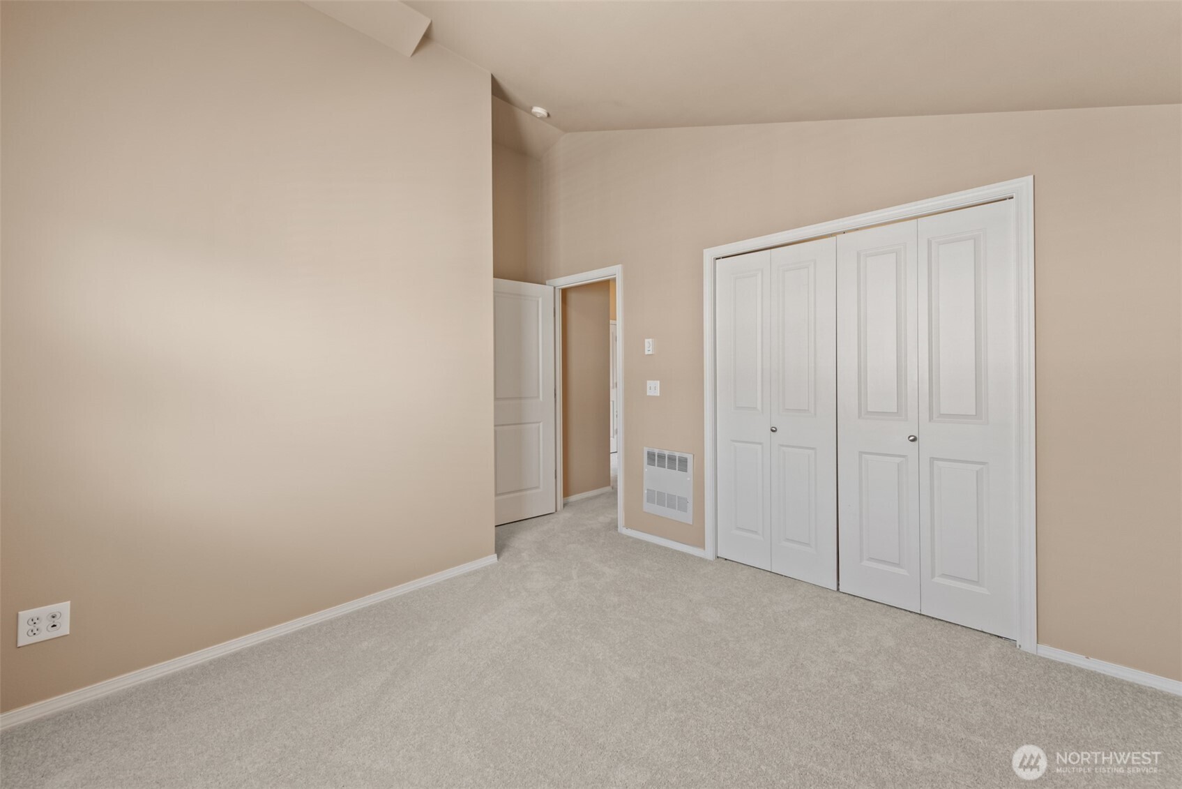 10134 Holman Road Northwest, Unit B Seattle, WA 98133 - Photo 20 of 25