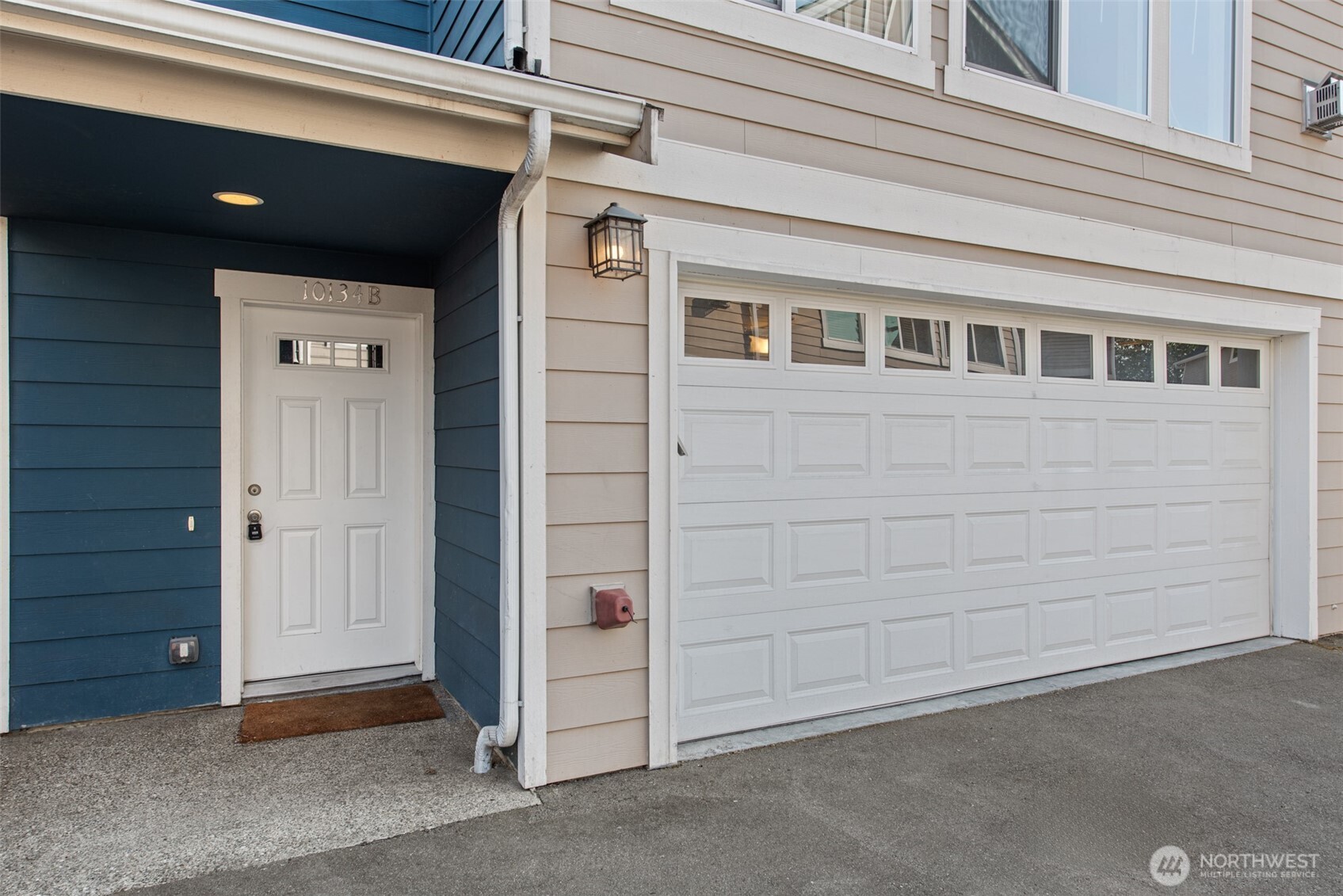 10134 Holman Road Northwest, Unit B Seattle, WA 98133 - Photo 2 of 25