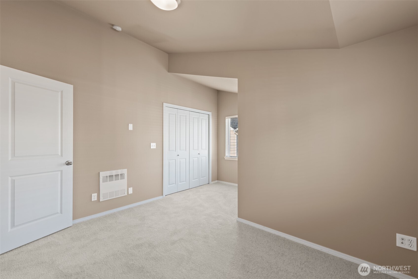 10134 Holman Road Northwest, Unit B Seattle, WA 98133 - Photo 22 of 25