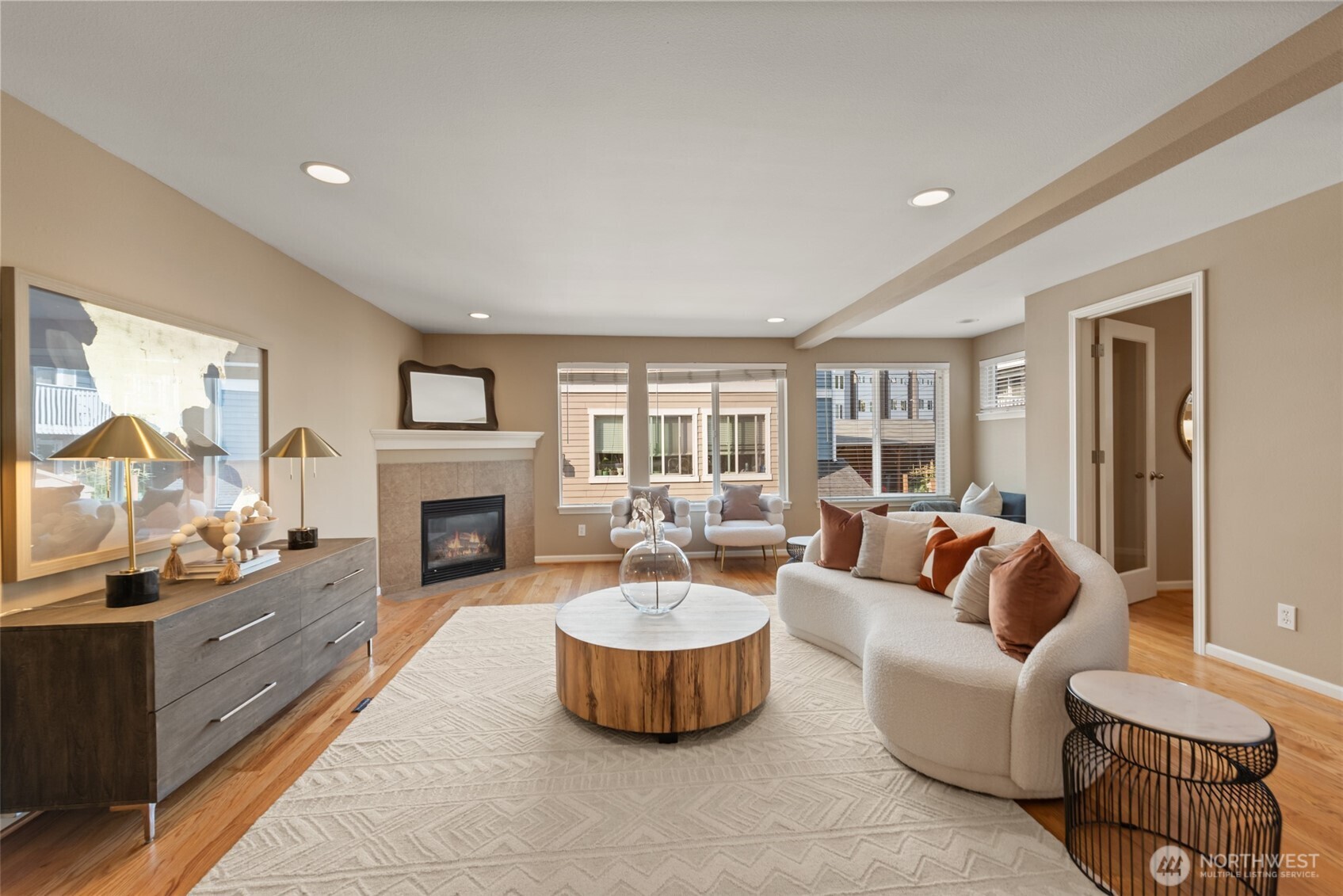 10134 Holman Road Northwest, Unit B Seattle, WA 98133 - Photo 4 of 25