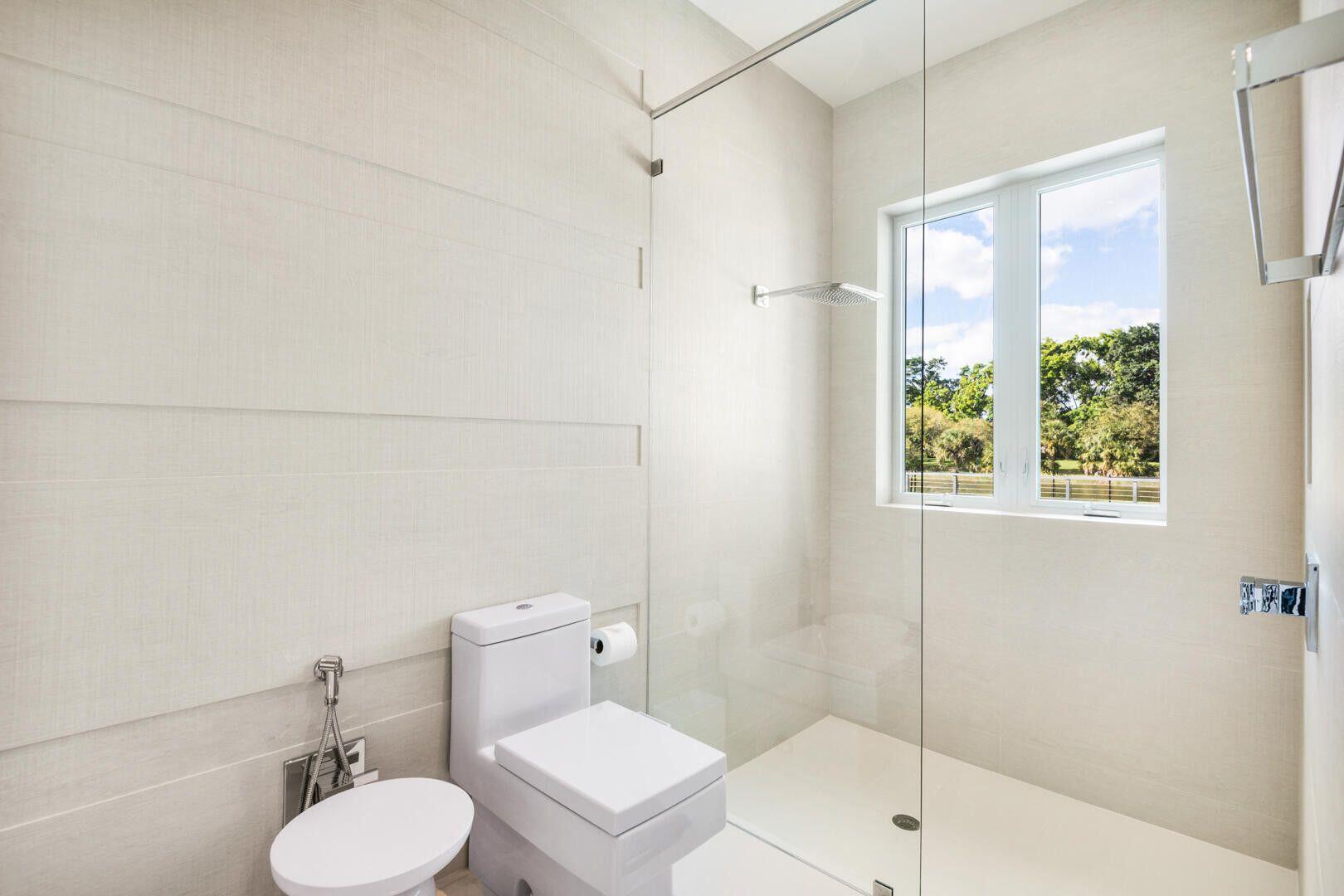 17106 Avenue Le Rivage Boca Raton, FL 33496 - Photo 34 of 76 Her Bath