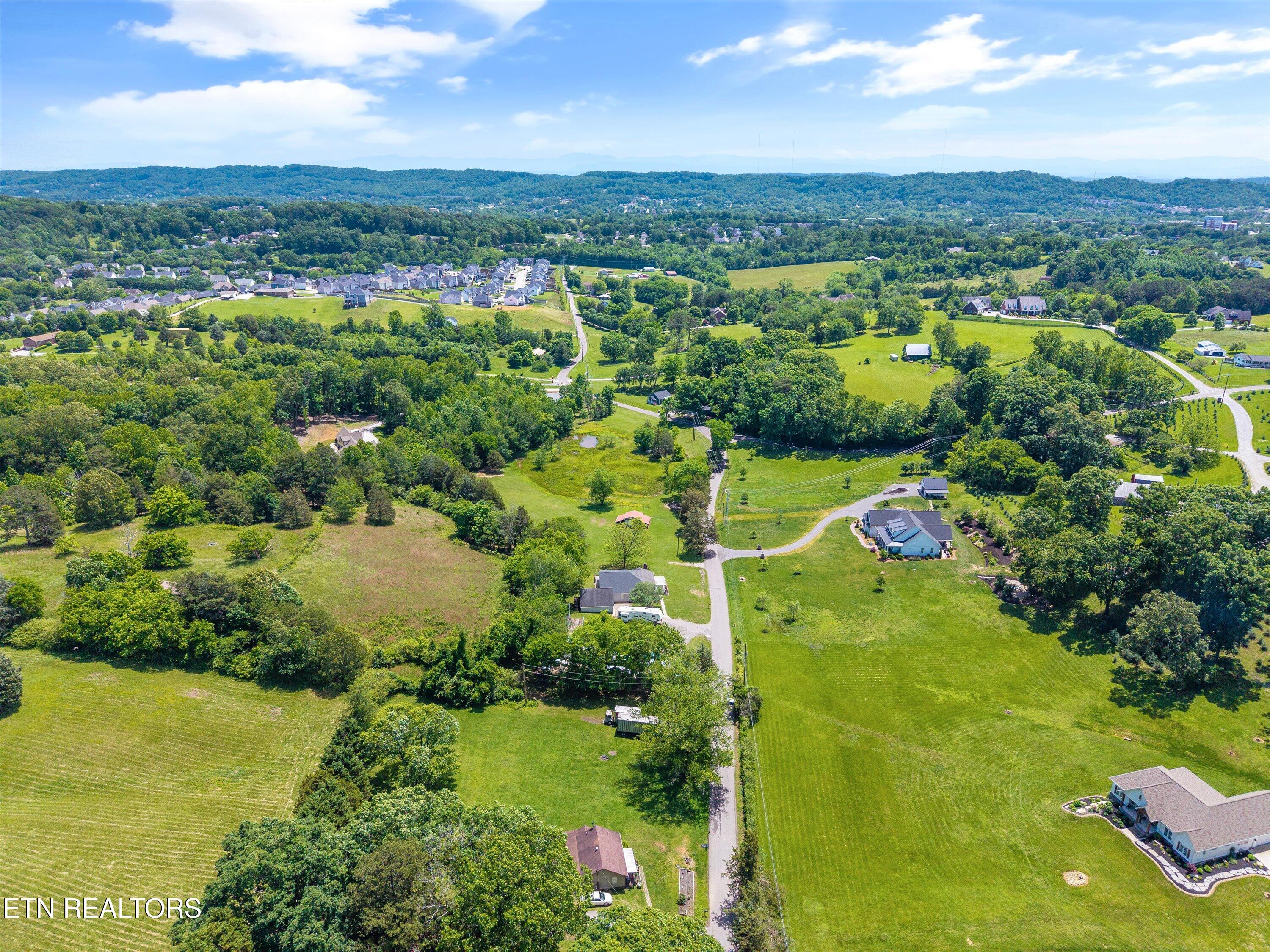 823 Reed Drive Powell, TN 37849 - Photo 46 of 50 46-823 Reed Dr-44