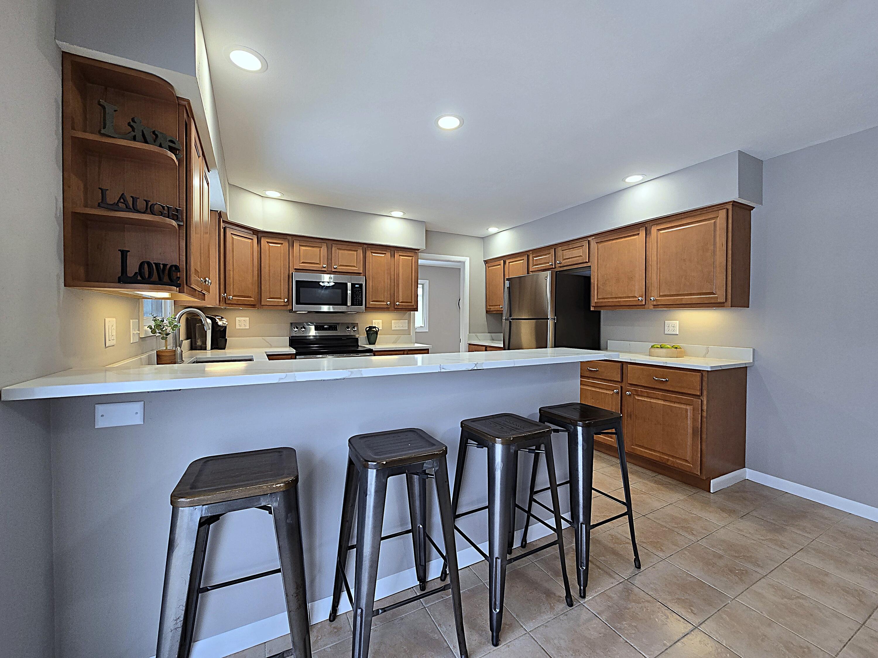 7448 North 90th Street Milwaukee, WI 53224 - Photo 7 of 55 Kitchen Snack Bar