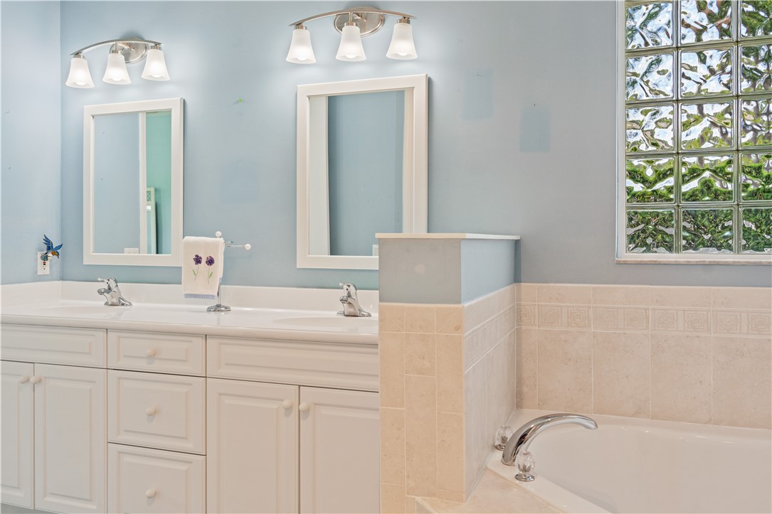 412 North Tangerine Square Southwest Vero Beach, FL 32968 - Photo 16 of 35 a bathroom with a sink and a bathtub