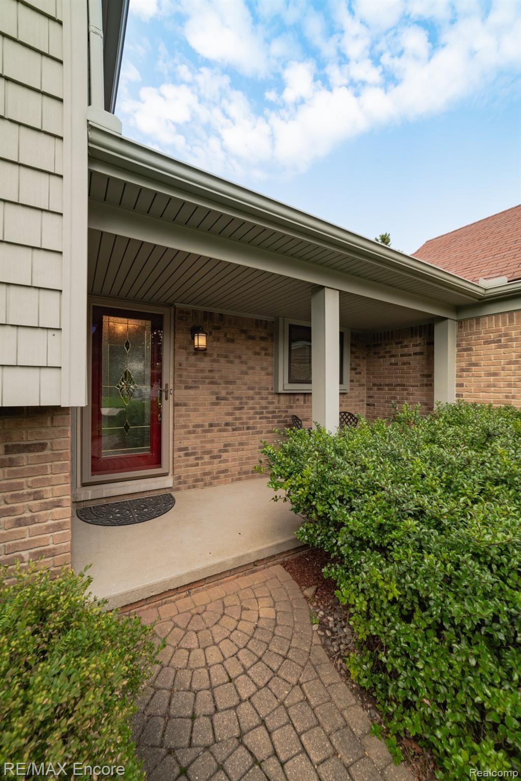2036 Cumberland Road Rochester, MI 48307 - Photo 8 of 57 2036 Cumberland Rd-8.jpg
