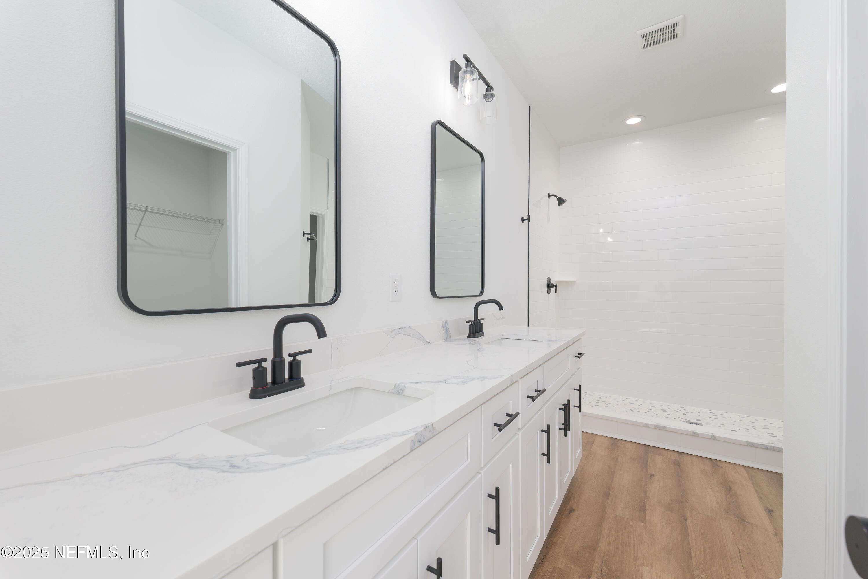 5214 County Road 218 Middleburg, FL 32068 - Photo 16 of 30 a bathroom with double vanity sinks and a mirror