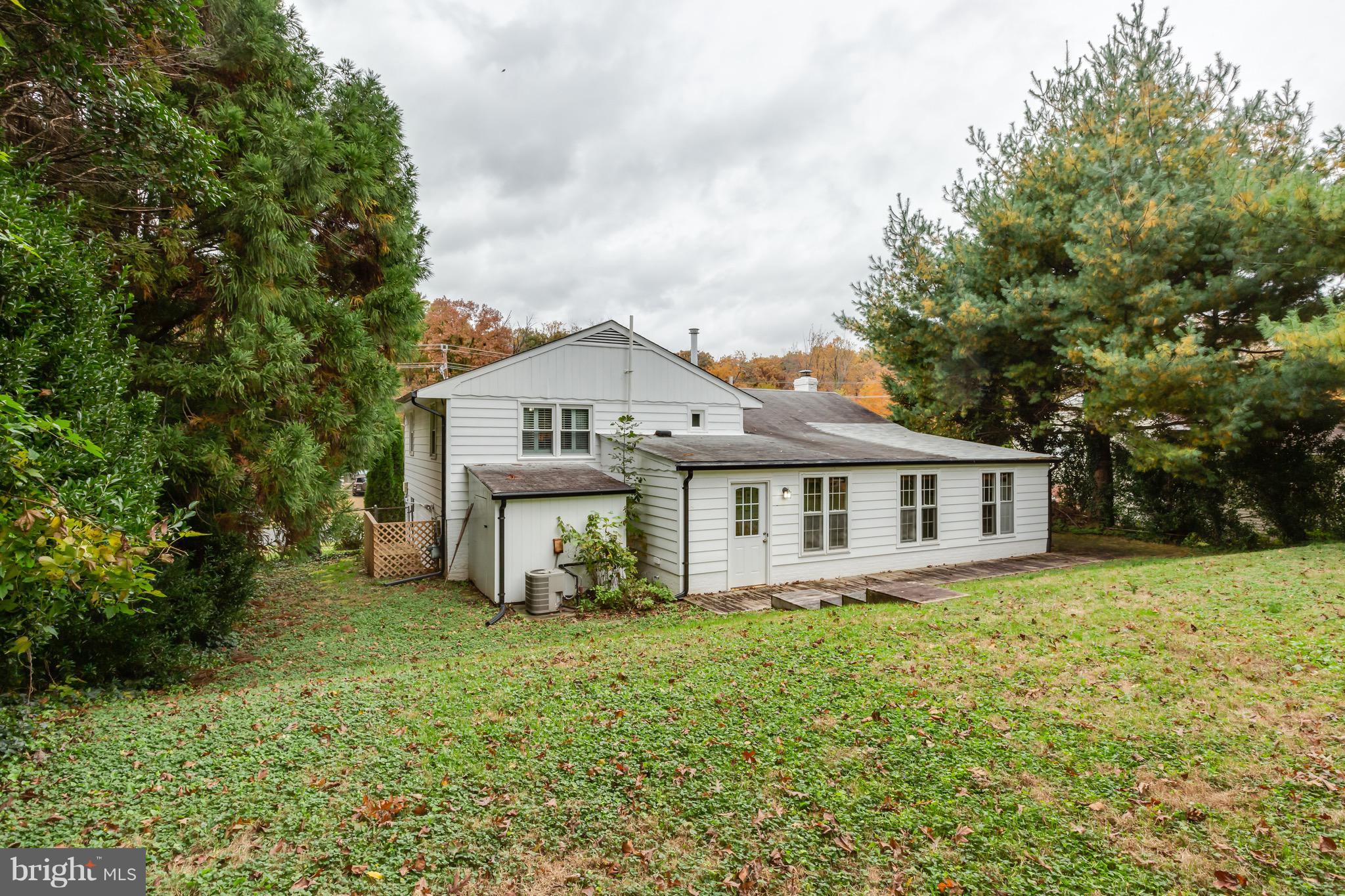 7403 Jervis Street Springfield, VA 22151 - Photo 25 of 27 Back Exterior