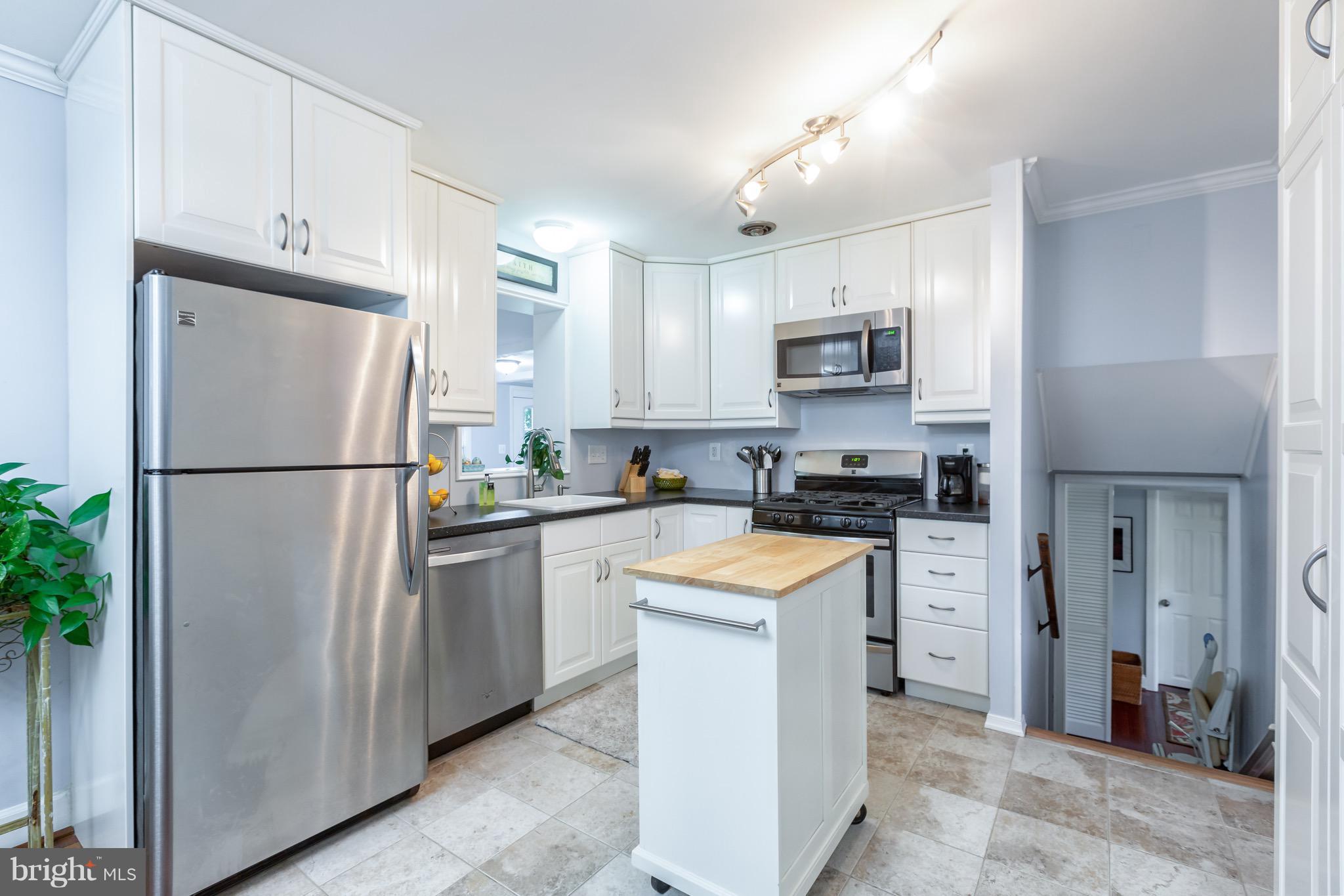 7403 Jervis Street Springfield, VA 22151 - Photo 6 of 27 Kitchen