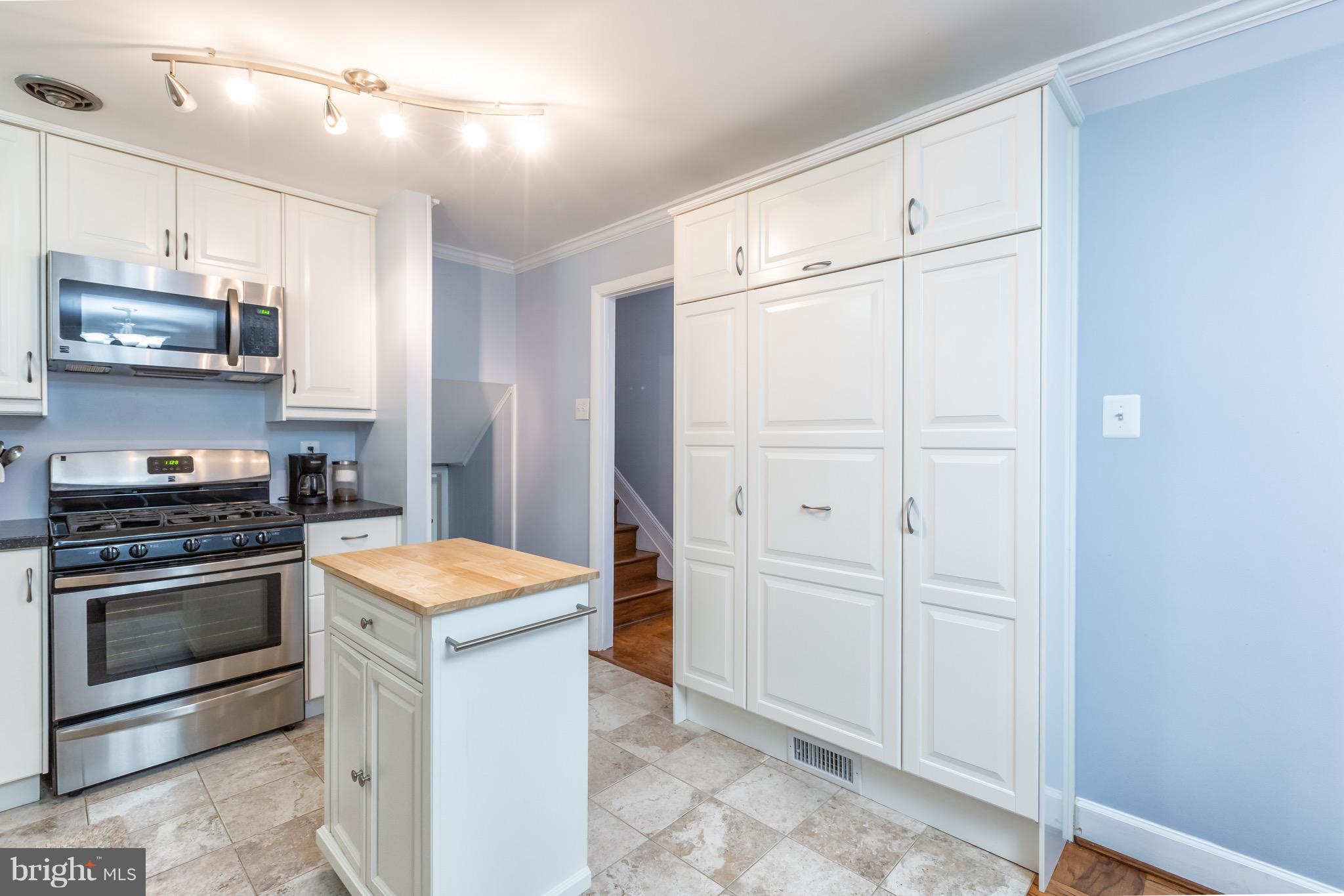 7403 Jervis Street Springfield, VA 22151 - Photo 7 of 27 Kitchen