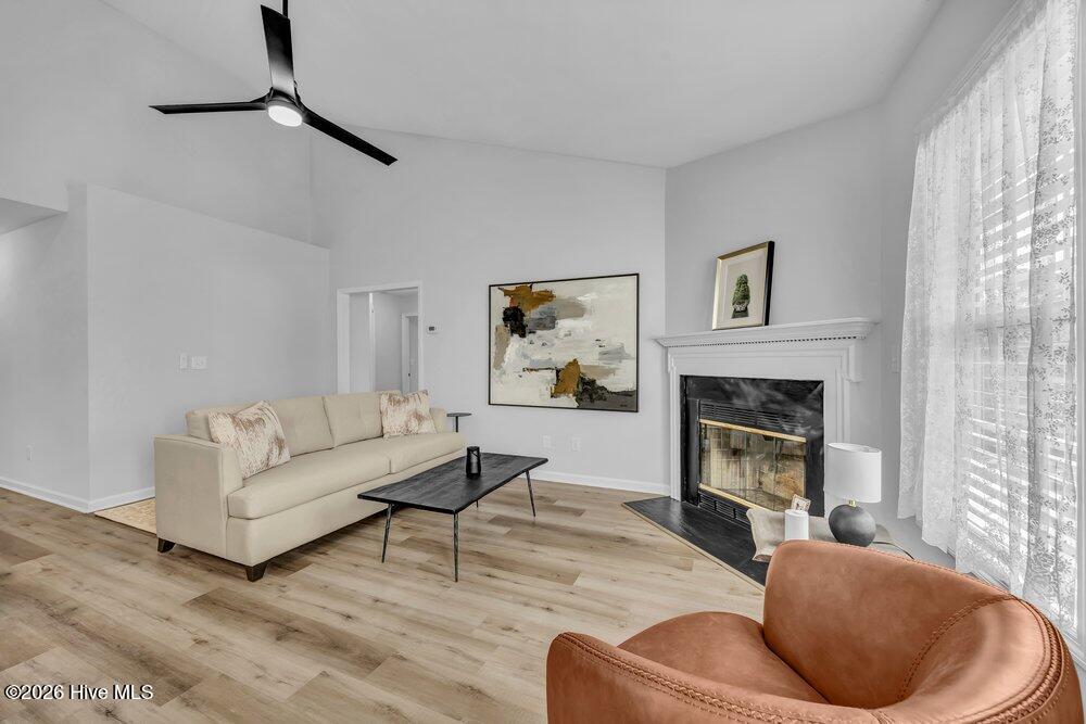 5200 Woods Edge Road Wilmington, NC 28409 - Photo 12 of 39 Living Room