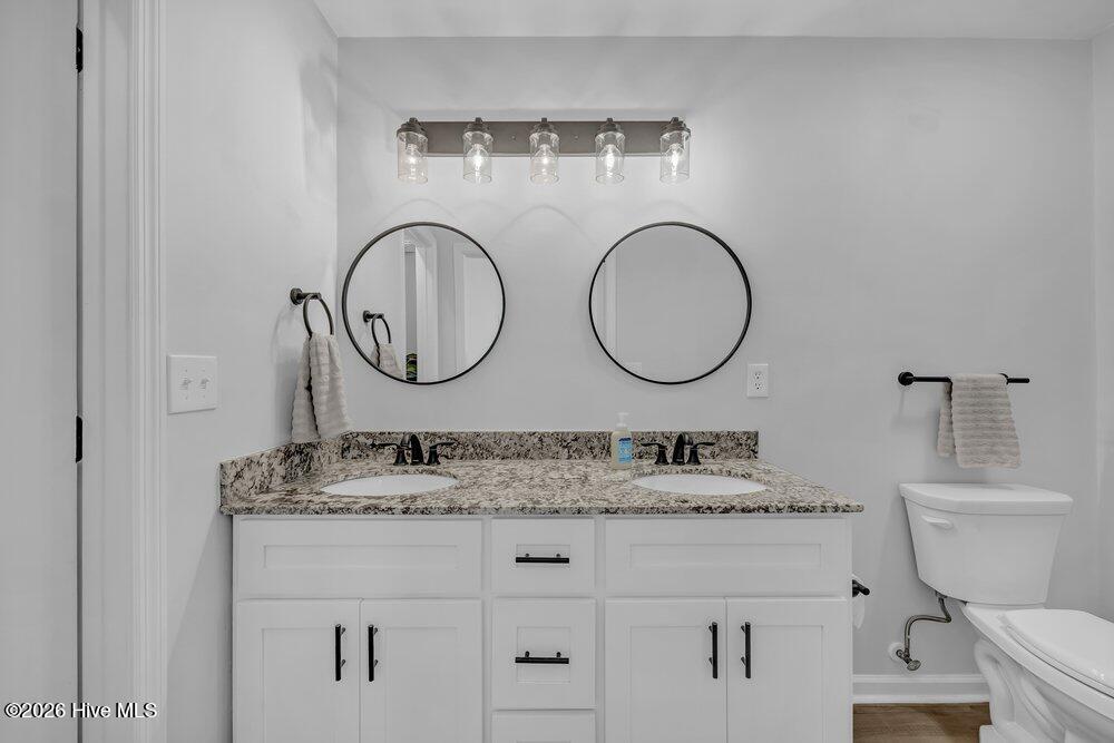 5200 Woods Edge Road Wilmington, NC 28409 - Photo 17 of 39 Primary Bathroom