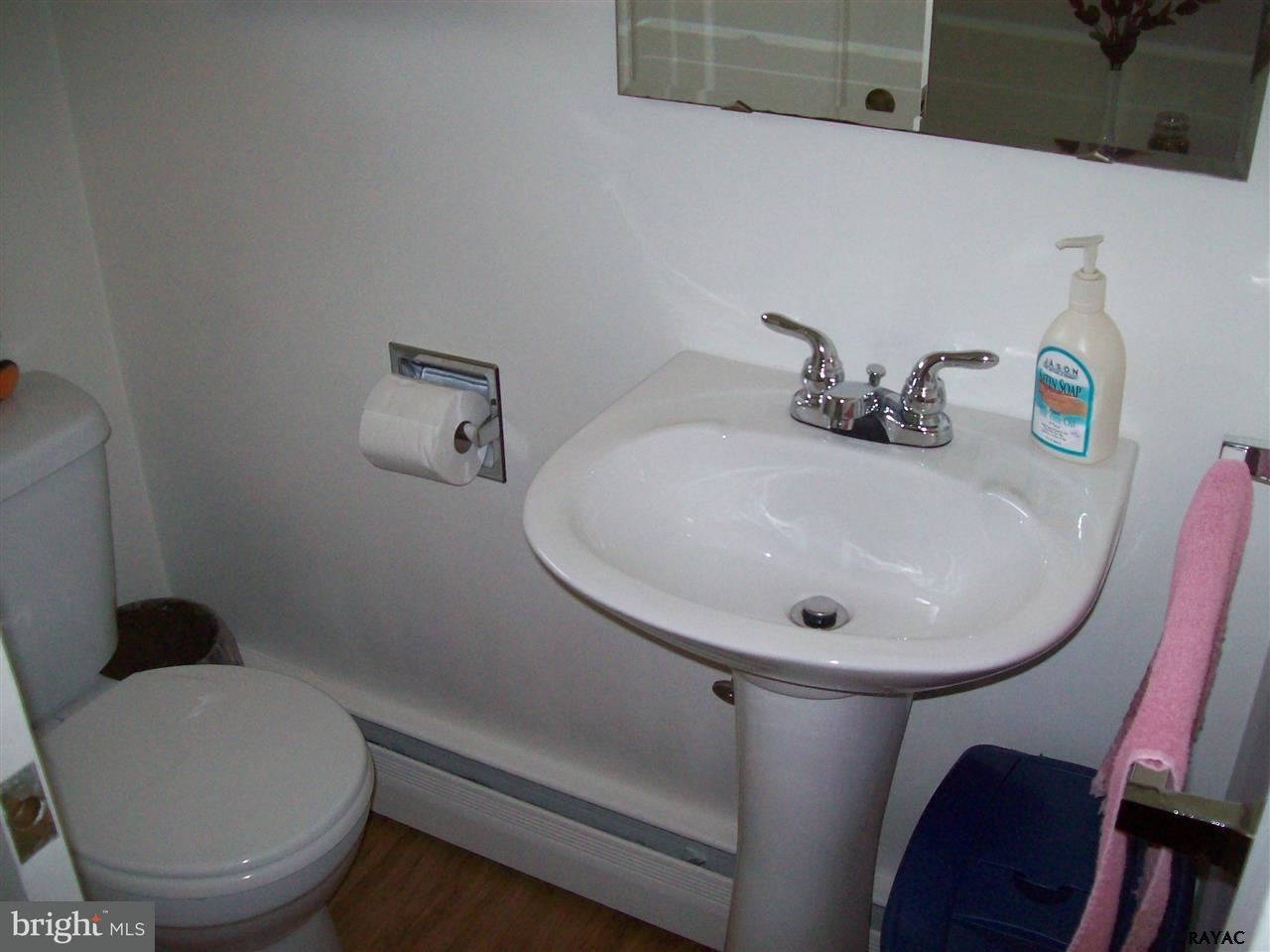 4168 Trowbridge Road York, PA 17402 - Photo 11 of 32 Gallery Image 11