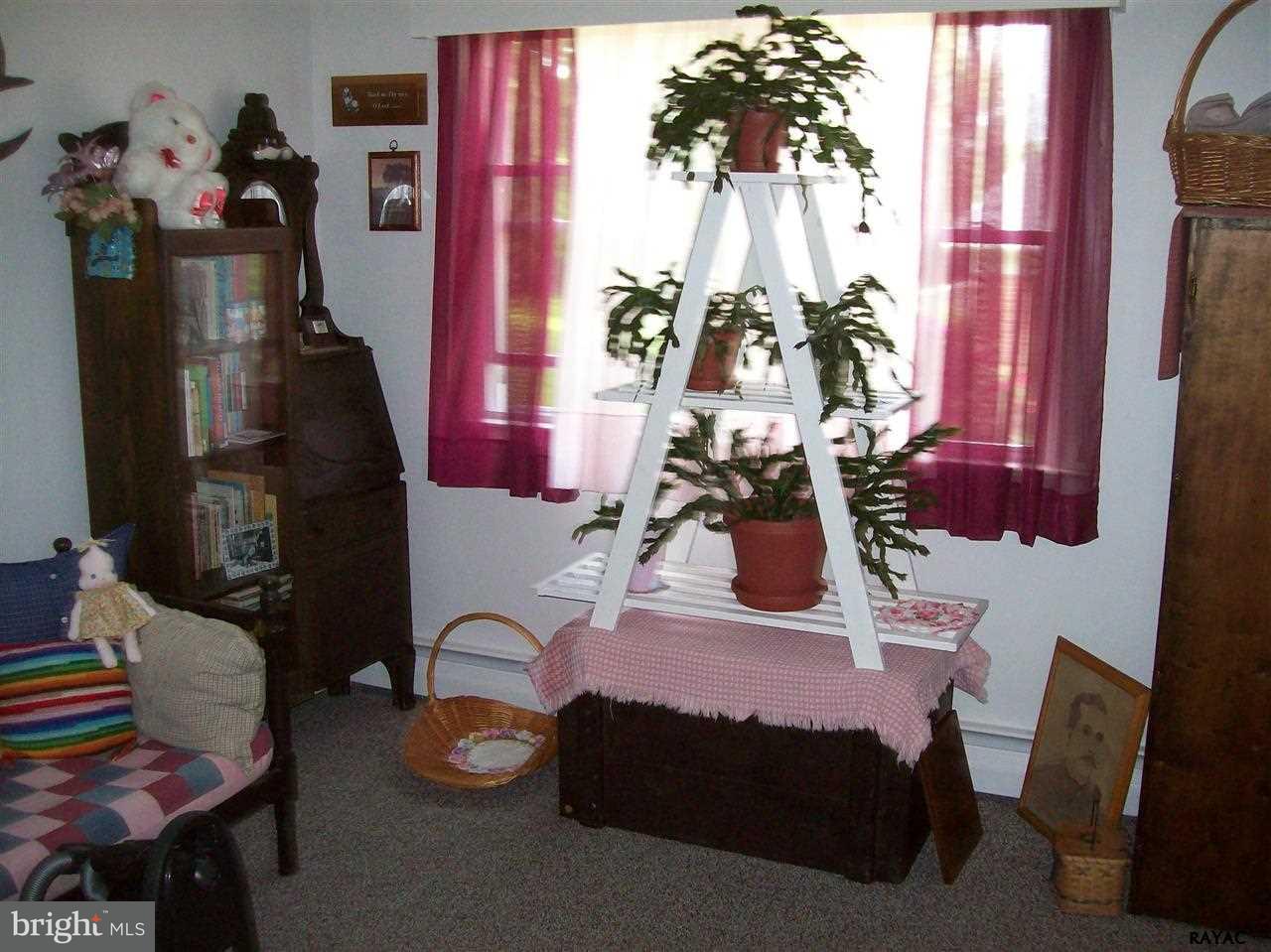 4168 Trowbridge Road York, PA 17402 - Photo 13 of 32 Gallery Image 13