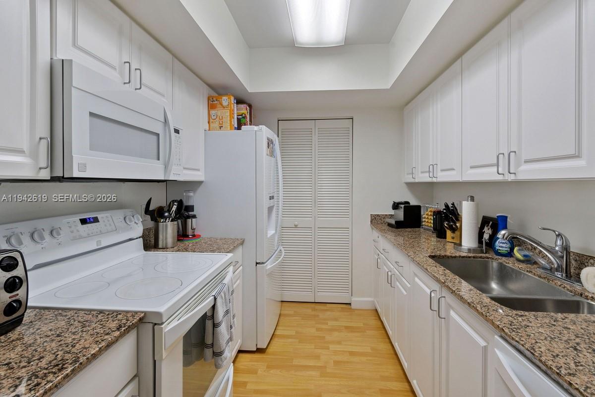90 Alton Road, Unit 807 Miami Beach, FL 33139 - Photo 5 of 15
