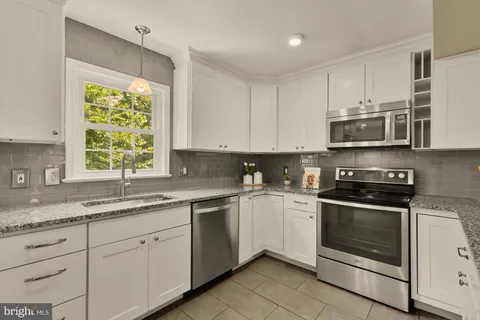 $625,000 | 8221 Dr Craik Court, Alexandria, VA 22306