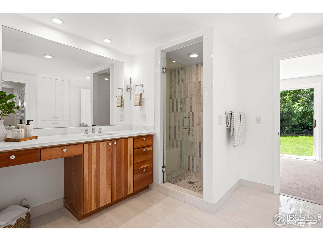 710 Willowbrook Road Boulder, CO 80302 - Photo 25 of 32 a bathroom with a sink a mirror and a shower
