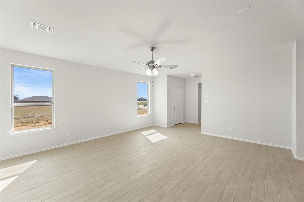 8216 Kingfisher Road Pilot Point, TX 76258 - Photo 11 of 27 10. 8216 Kingfisher - Family (3)