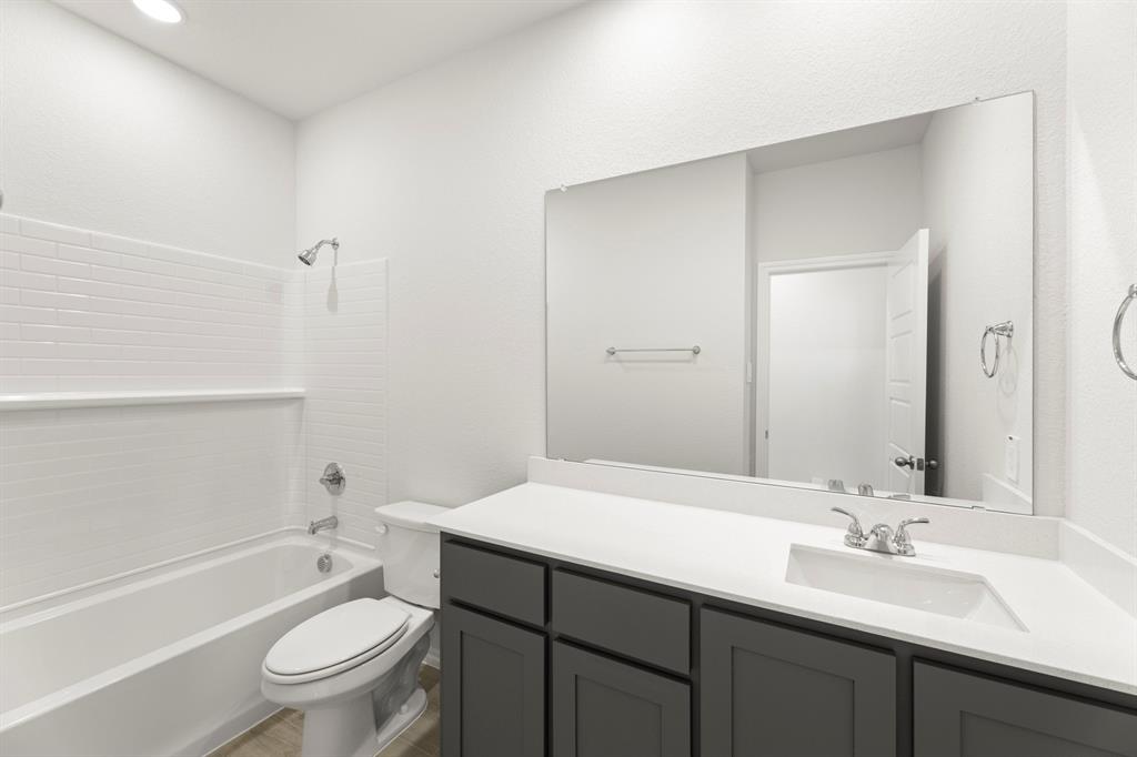 8216 Kingfisher Road Pilot Point, TX 76258 - Photo 17 of 27 05. 8216 Kingfisher - 2ND Bath