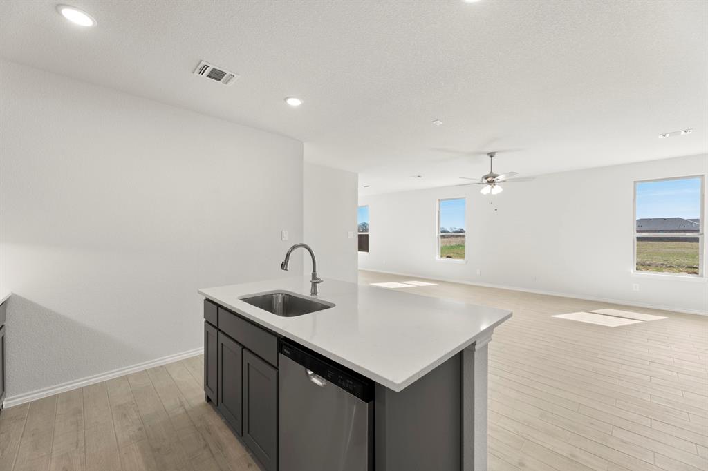 8216 Kingfisher Road Pilot Point, TX 76258 - Photo 7 of 27 13. 8216 Kingfisher - Kitchen (3)