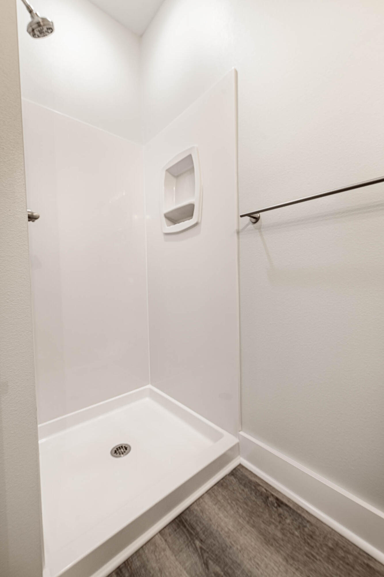 105 Clearing Way Valparaiso, FL 32580 - Photo 19 of 28 a bathroom with a bath tub and shower