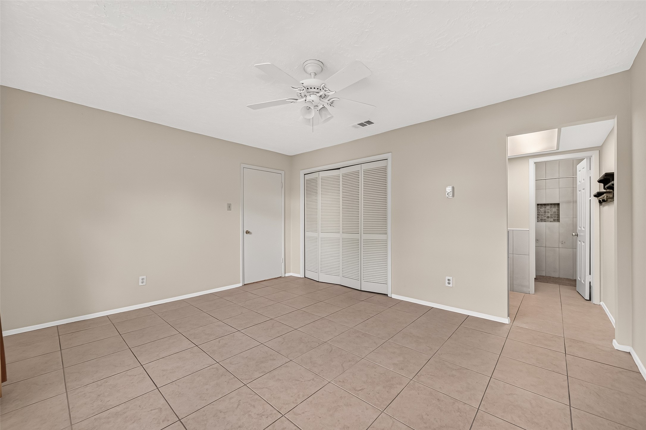 8638 Little River Road Houston, TX 77064 - Photo 23 of 39 Primary Bedroom with Ensuite Bath.