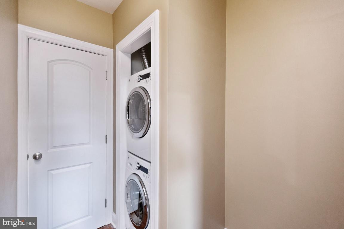 1348 Rittenhouse Street Northwest Washington, DC 20011 - Photo 19 of 27 Upper level Laundry - Washer & Dryer