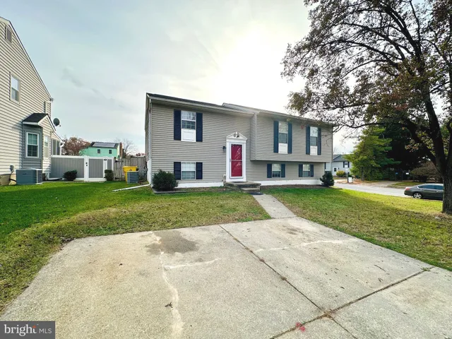 a view of a house with a back yard