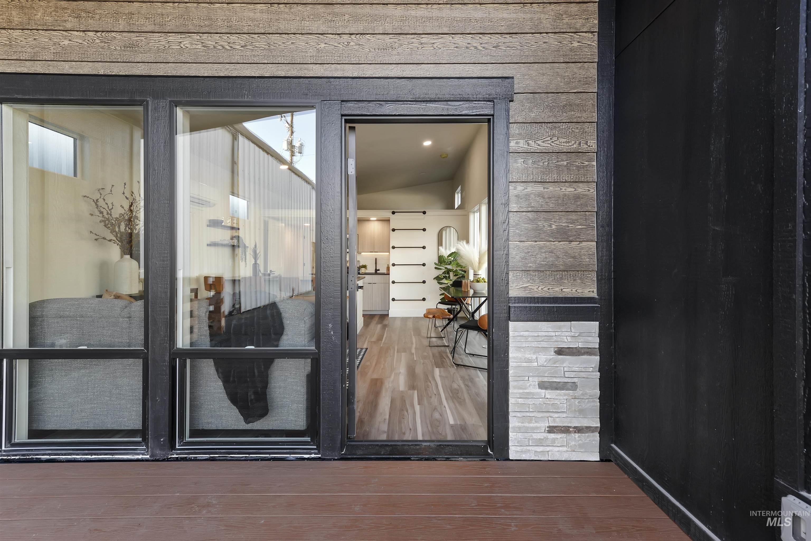 116 Raven Loop Cascade, ID 83611 - Photo 2 of 15