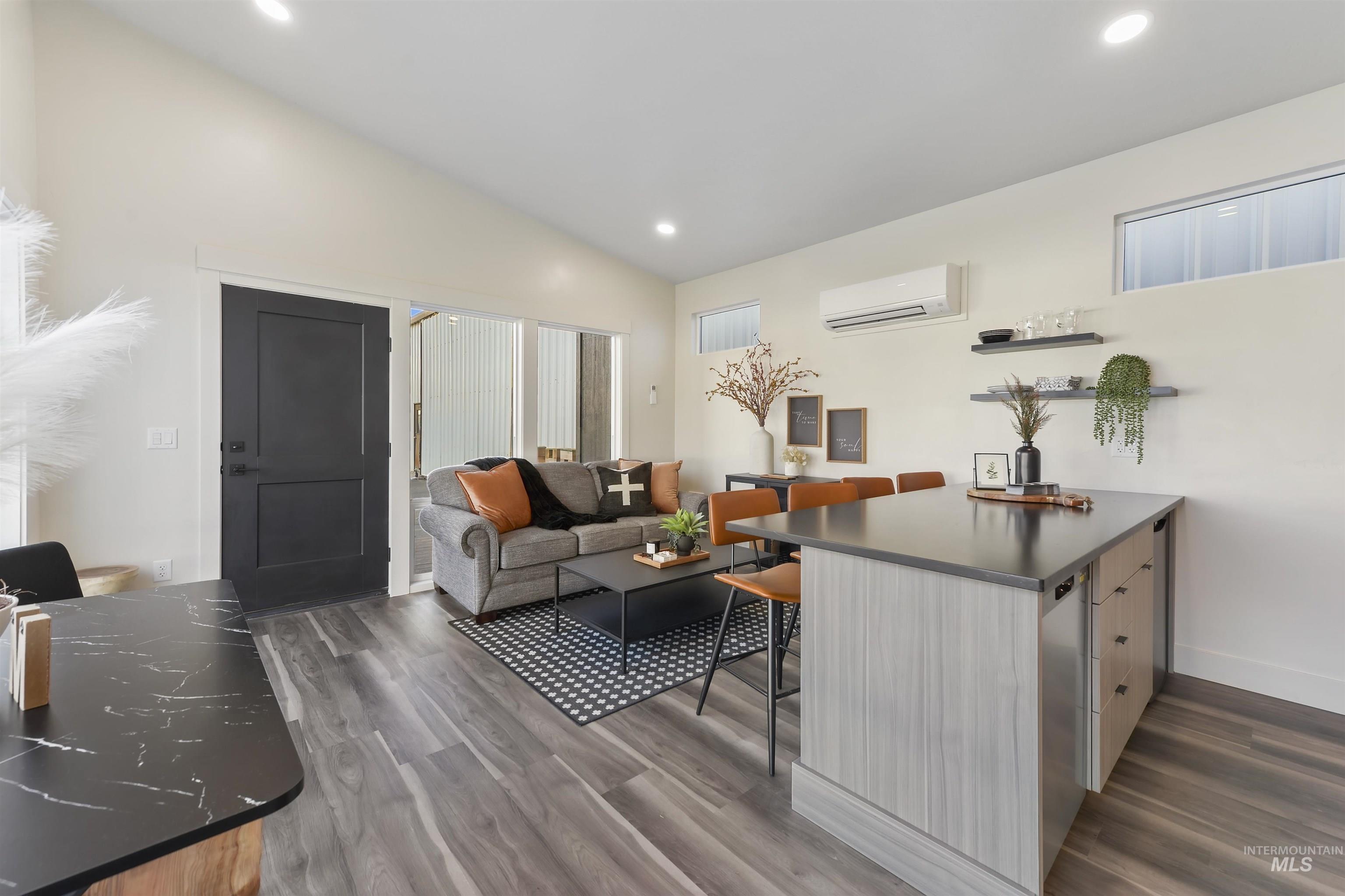 116 Raven Loop Cascade, ID 83611 - Photo 3 of 15