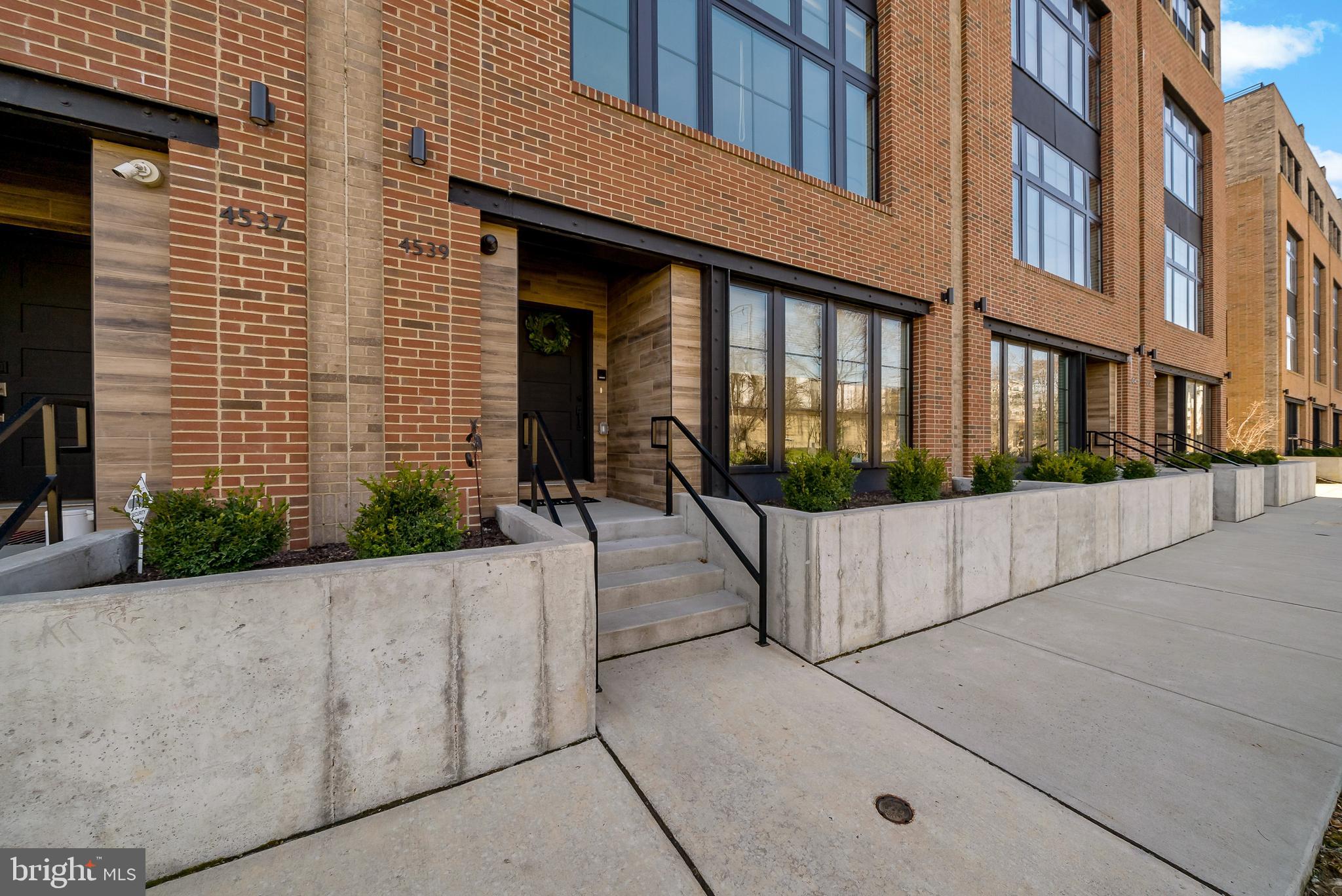 4539 Riverside Way Philadelphia, PA 19127 - Photo 1 of 24