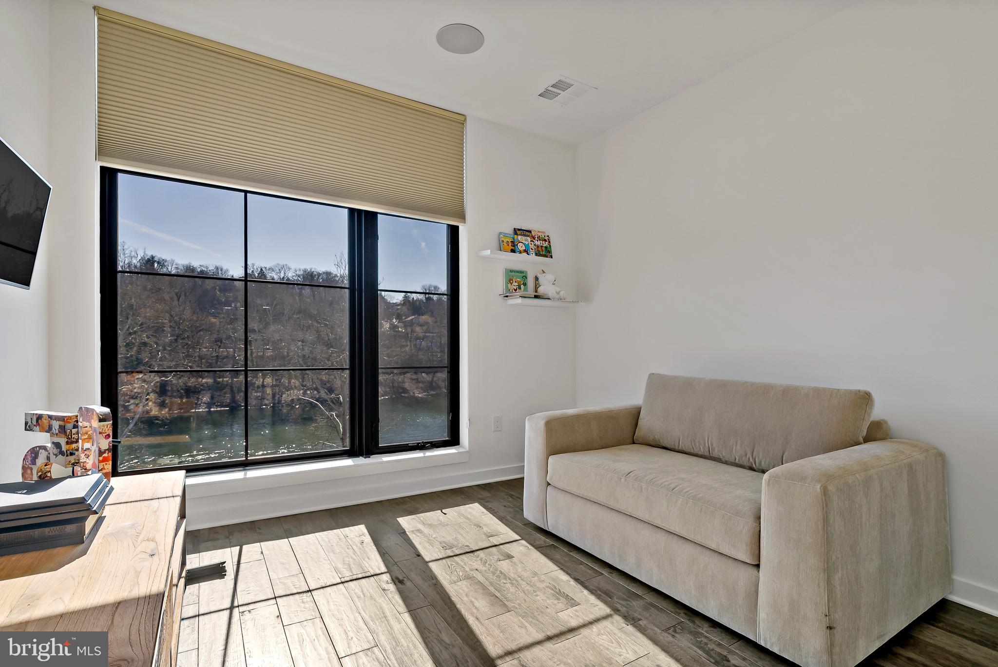 4539 Riverside Way Philadelphia, PA 19127 - Photo 12 of 24