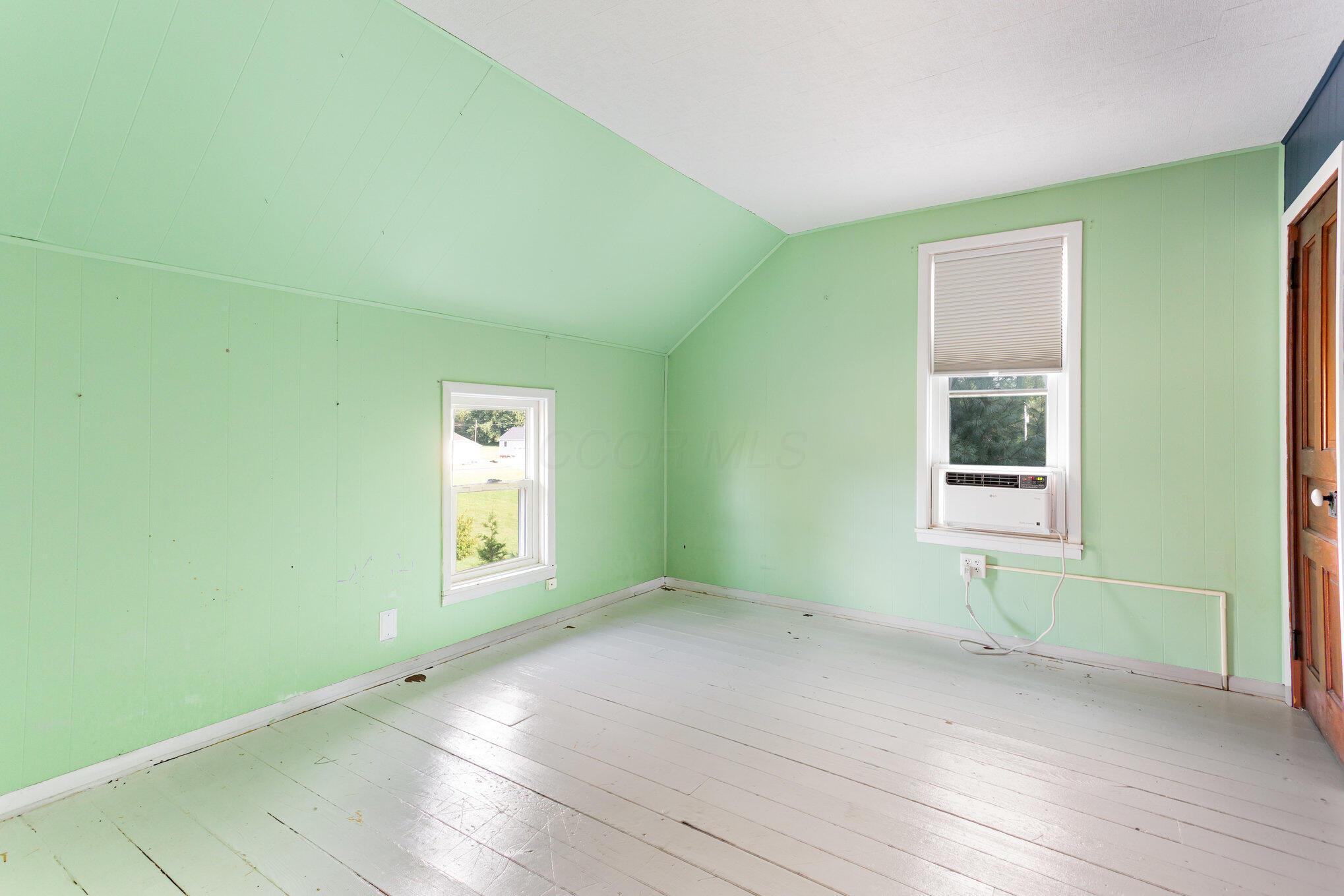3340 Stringtown Road Northeast Lancaster, OH 43130 - Photo 14 of 27 Upstairs bedroom